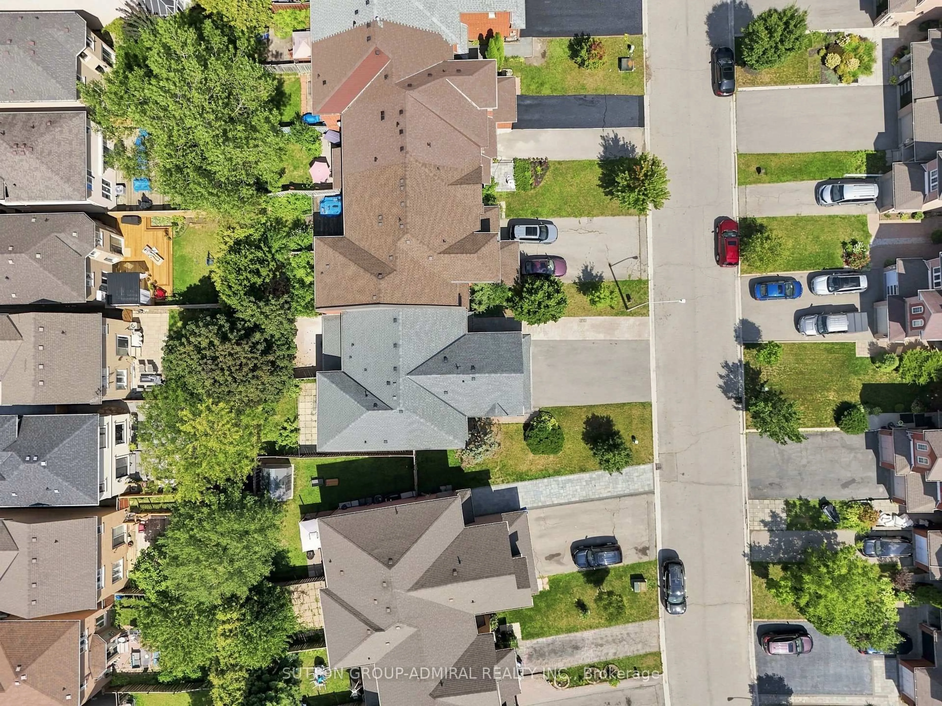 A pic from outside/outdoor area/front of a property/back of a property/a pic from drone, street for 14 Craddock St, Vaughan Ontario L6A 2S1