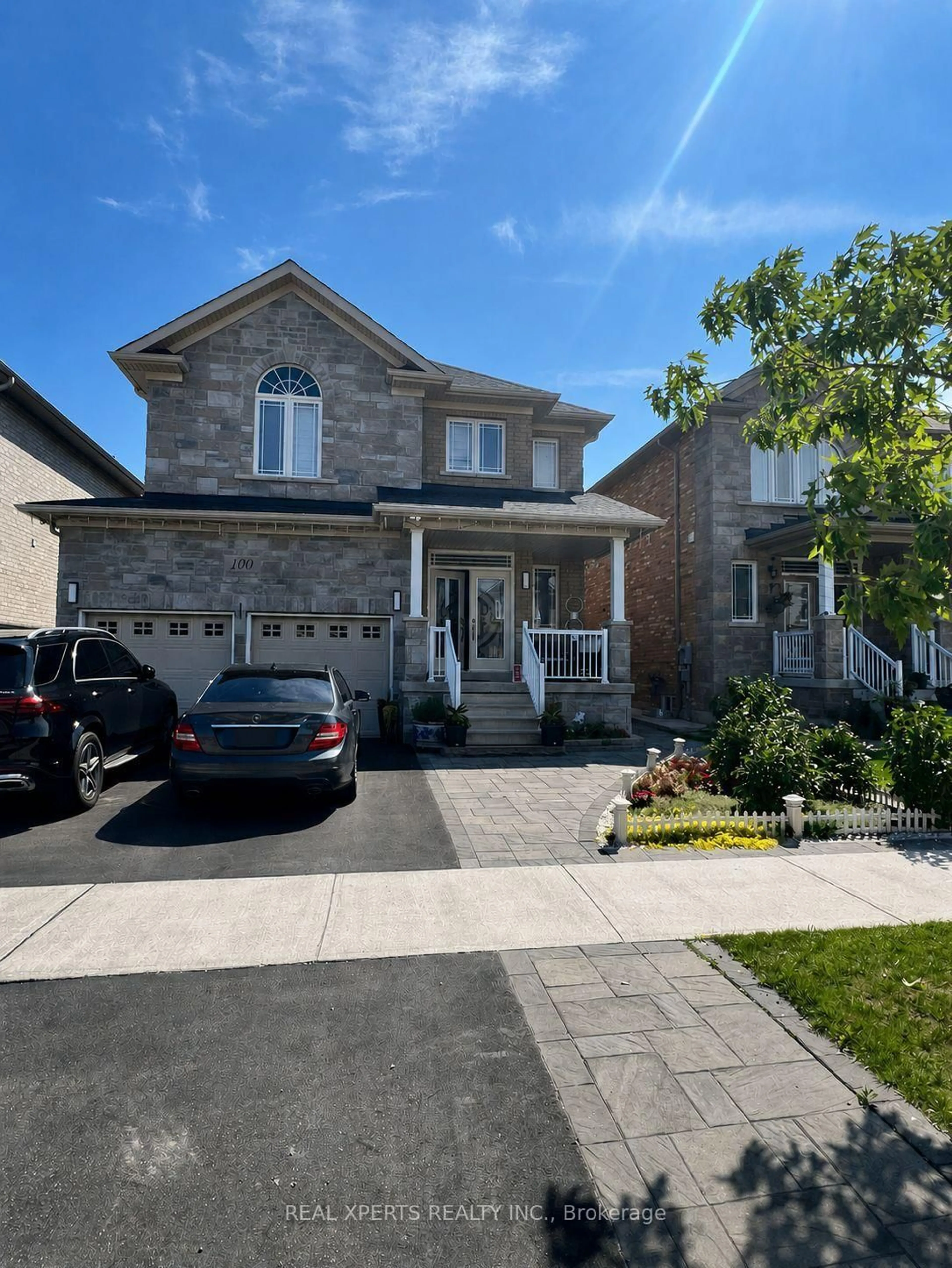 Home with brick exterior material, street for 100 Sutherland Ave, Bradford West Gwillimbury Ontario L3Z 4H4