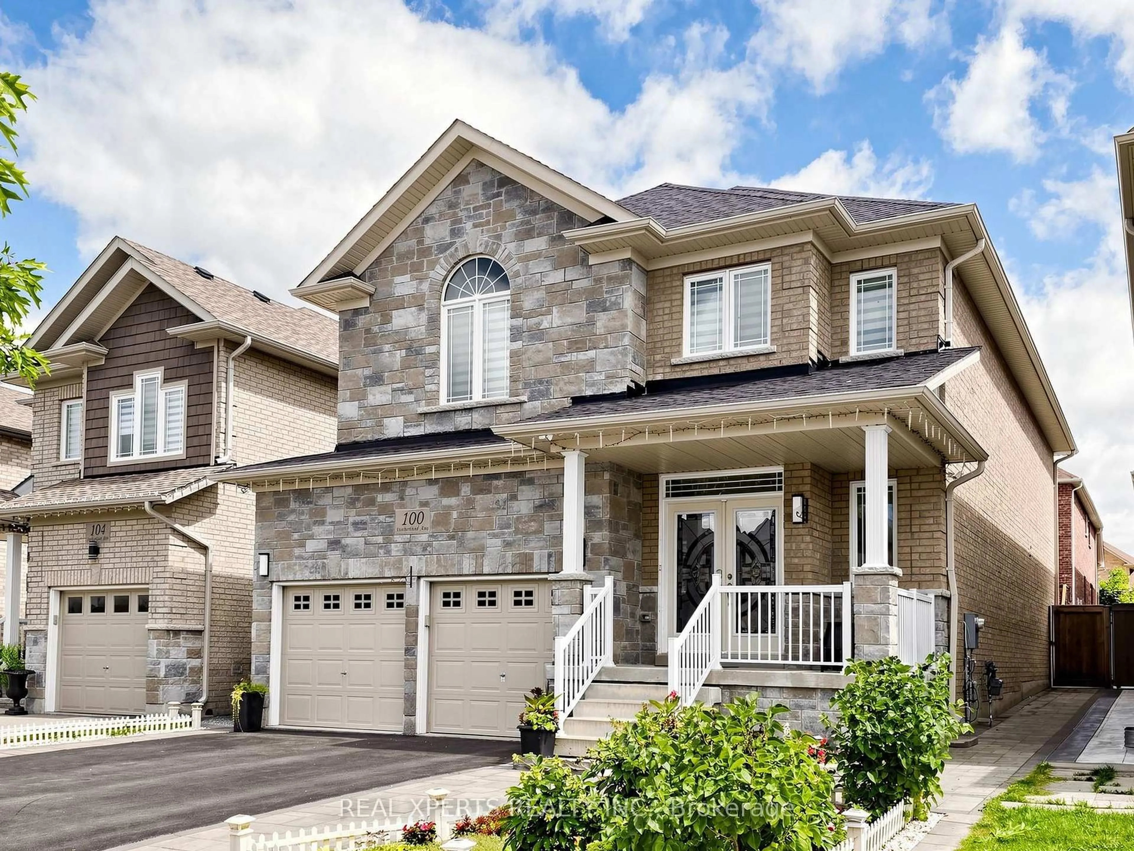 Home with brick exterior material, street for 100 Sutherland Ave, Bradford West Gwillimbury Ontario L3Z 4H4