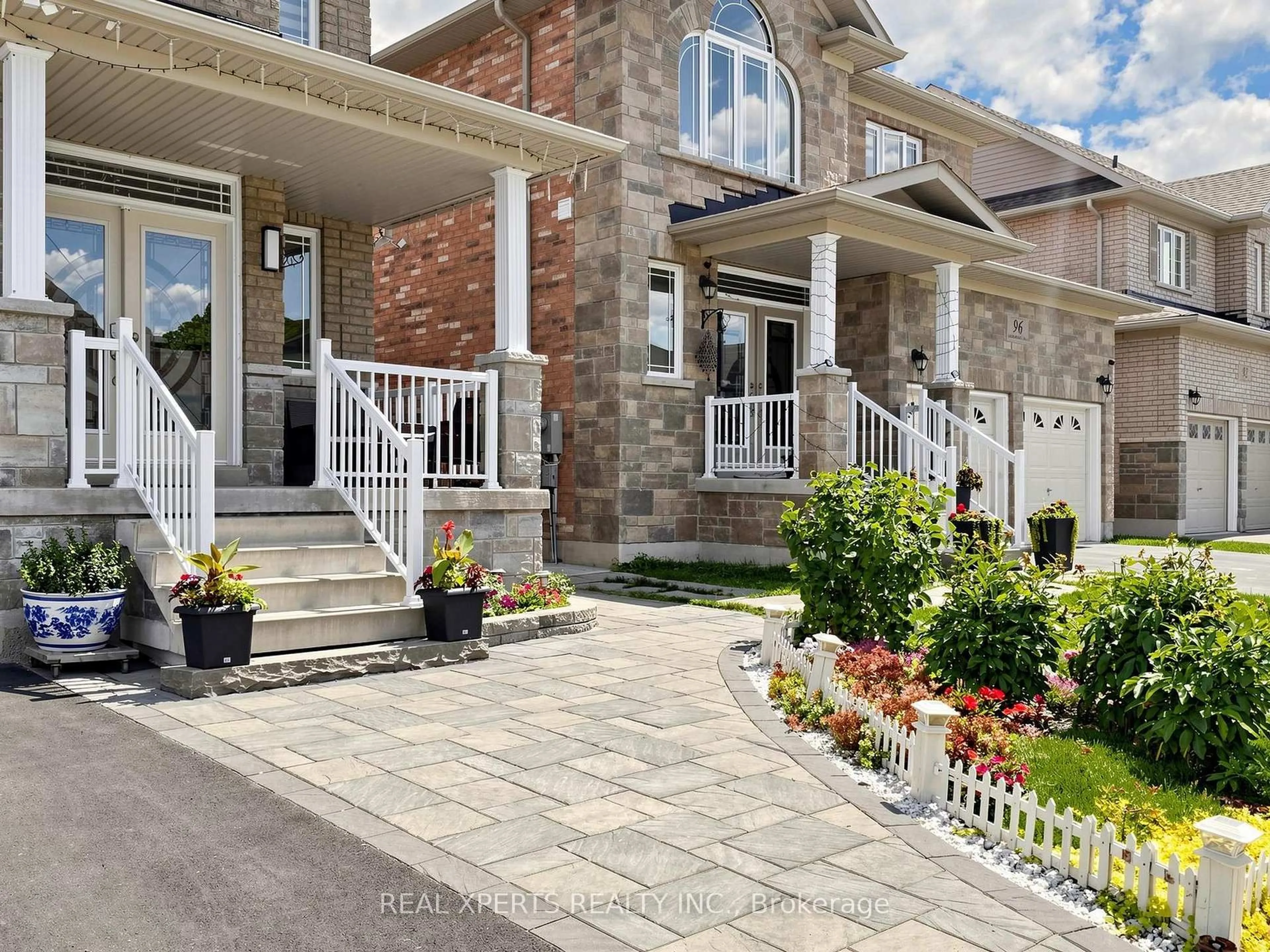 Home with brick exterior material, street for 100 Sutherland Ave, Bradford West Gwillimbury Ontario L3Z 4H4