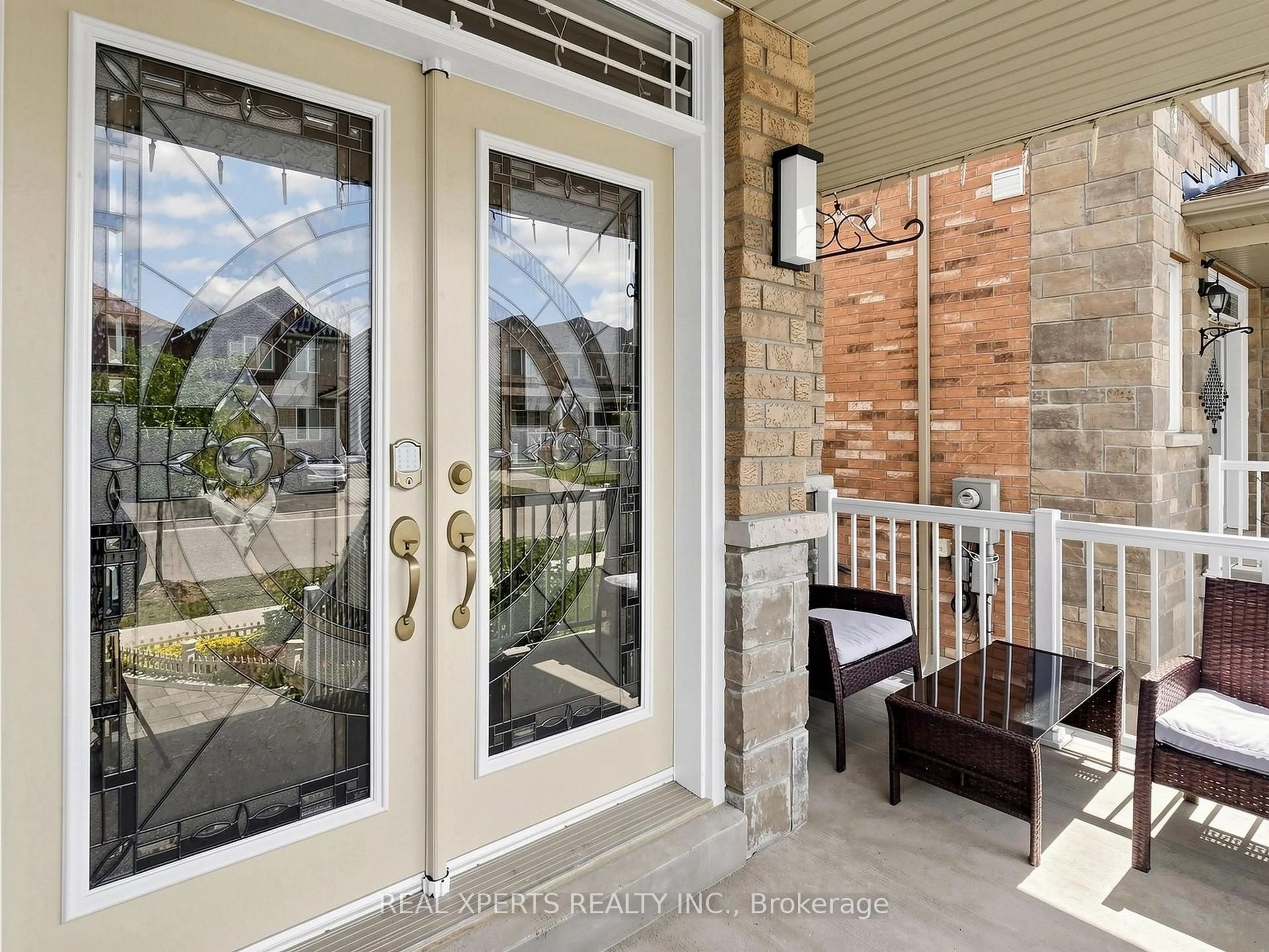 Indoor entryway for 100 Sutherland Ave, Bradford West Gwillimbury Ontario L3Z 4H4