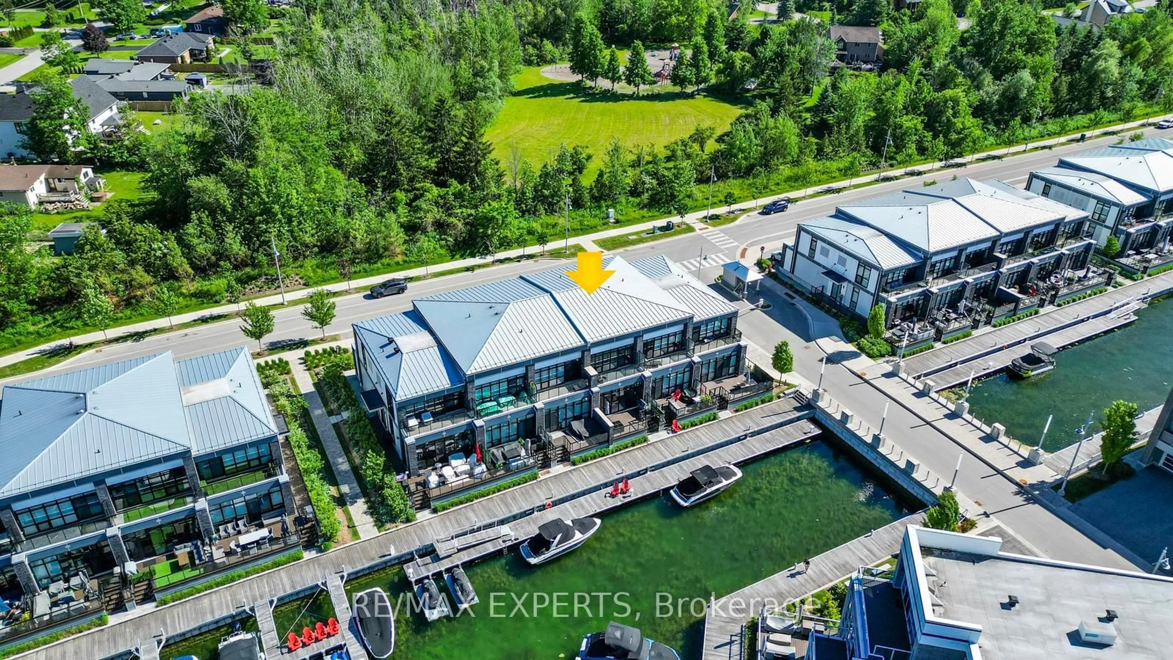 A pic from outside/outdoor area/front of a property/back of a property/a pic from drone, unknown for 3585 Riva Ave, Innisfil Ontario L9S 0L5