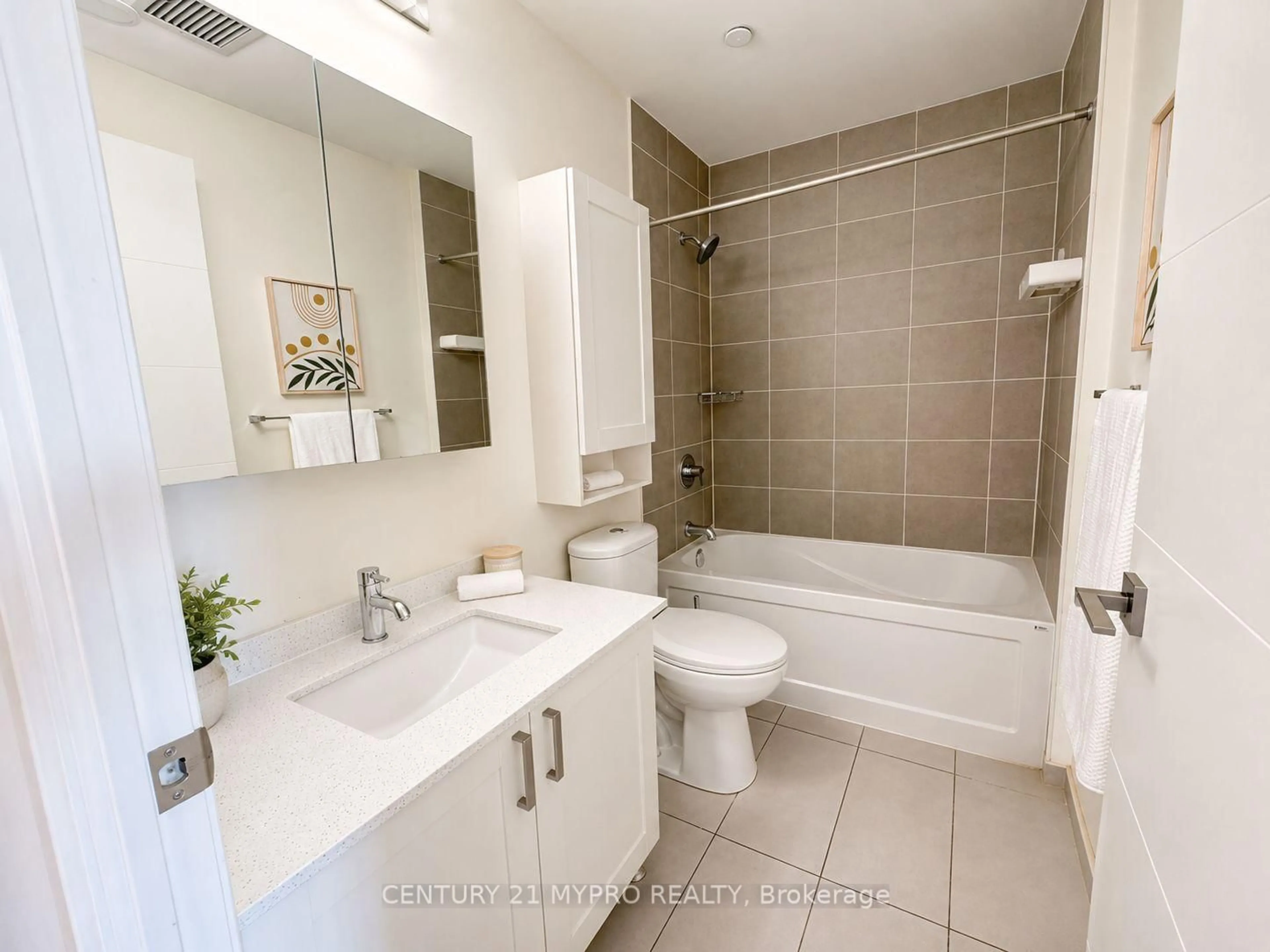Standard bathroom, ceramic/tile floor for 28 Uptown Dr #Rg12, Markham Ontario L3R 5M8