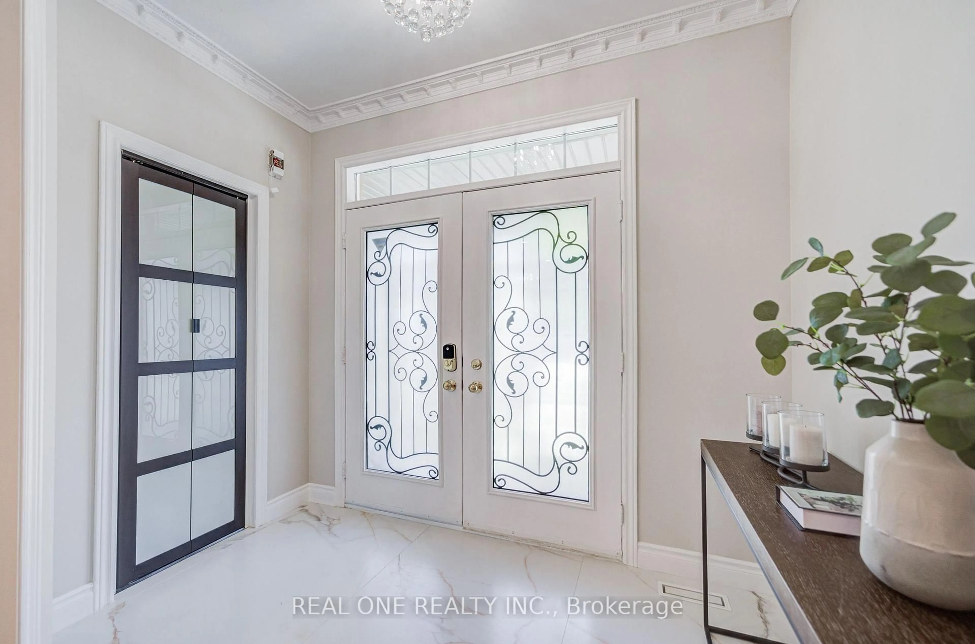 Indoor entryway for 237 Ridgecrest Rd, Markham Ontario L6C 2W8