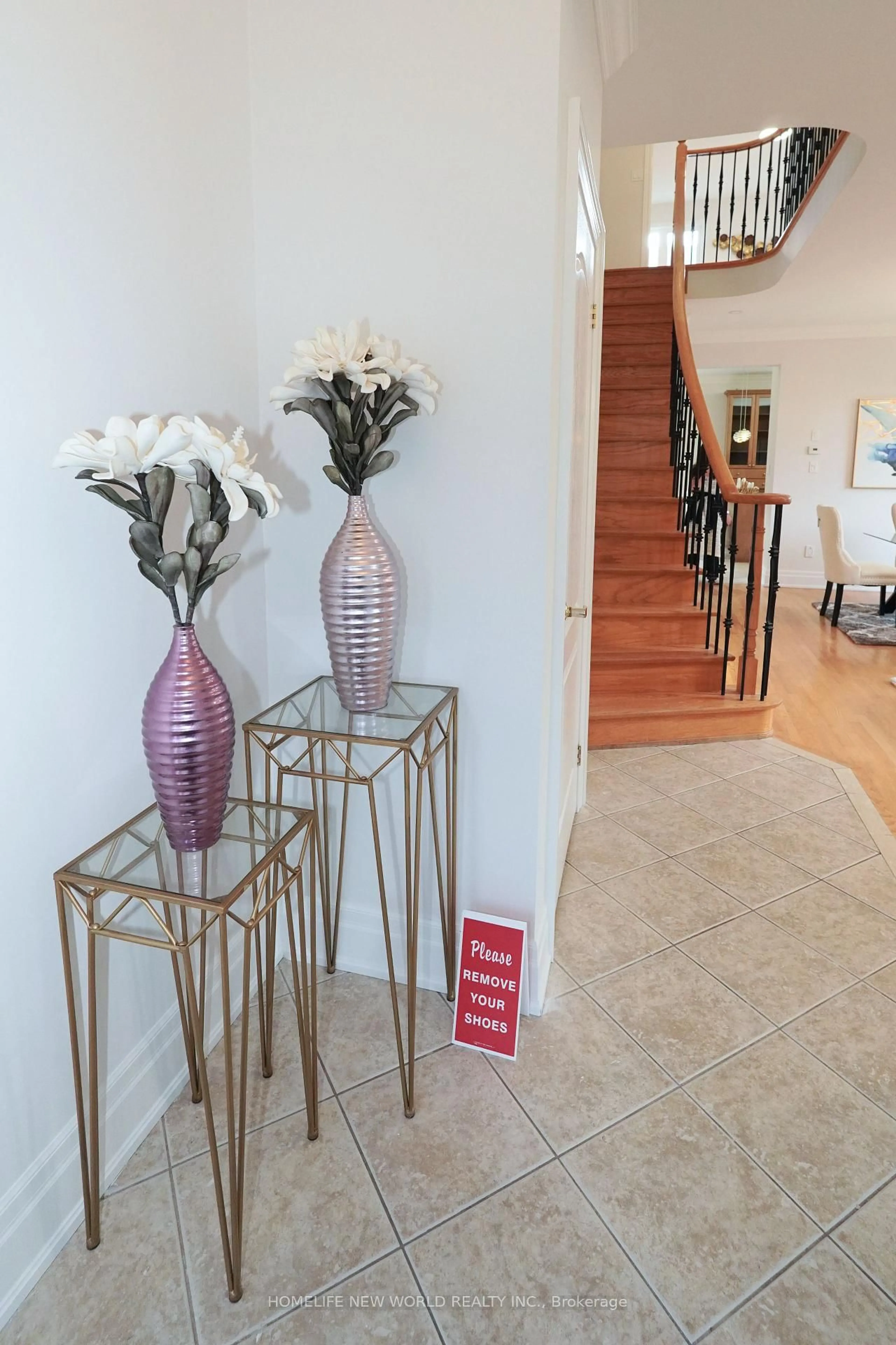 Indoor foyer for 391 Summeridge Dr, Vaughan Ontario L4J 8T7