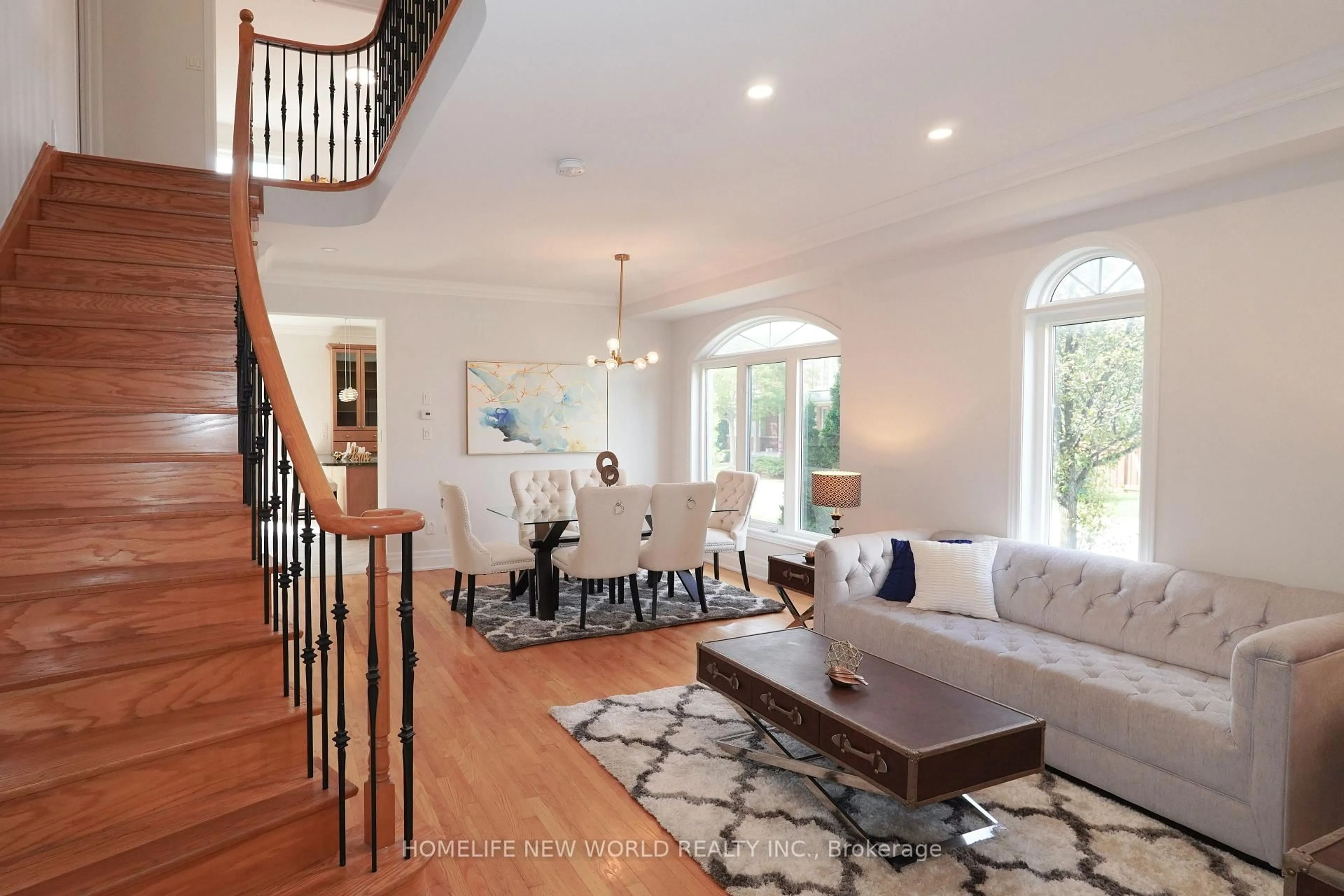Living room with furniture, unknown for 391 Summeridge Dr, Vaughan Ontario L4J 8T7