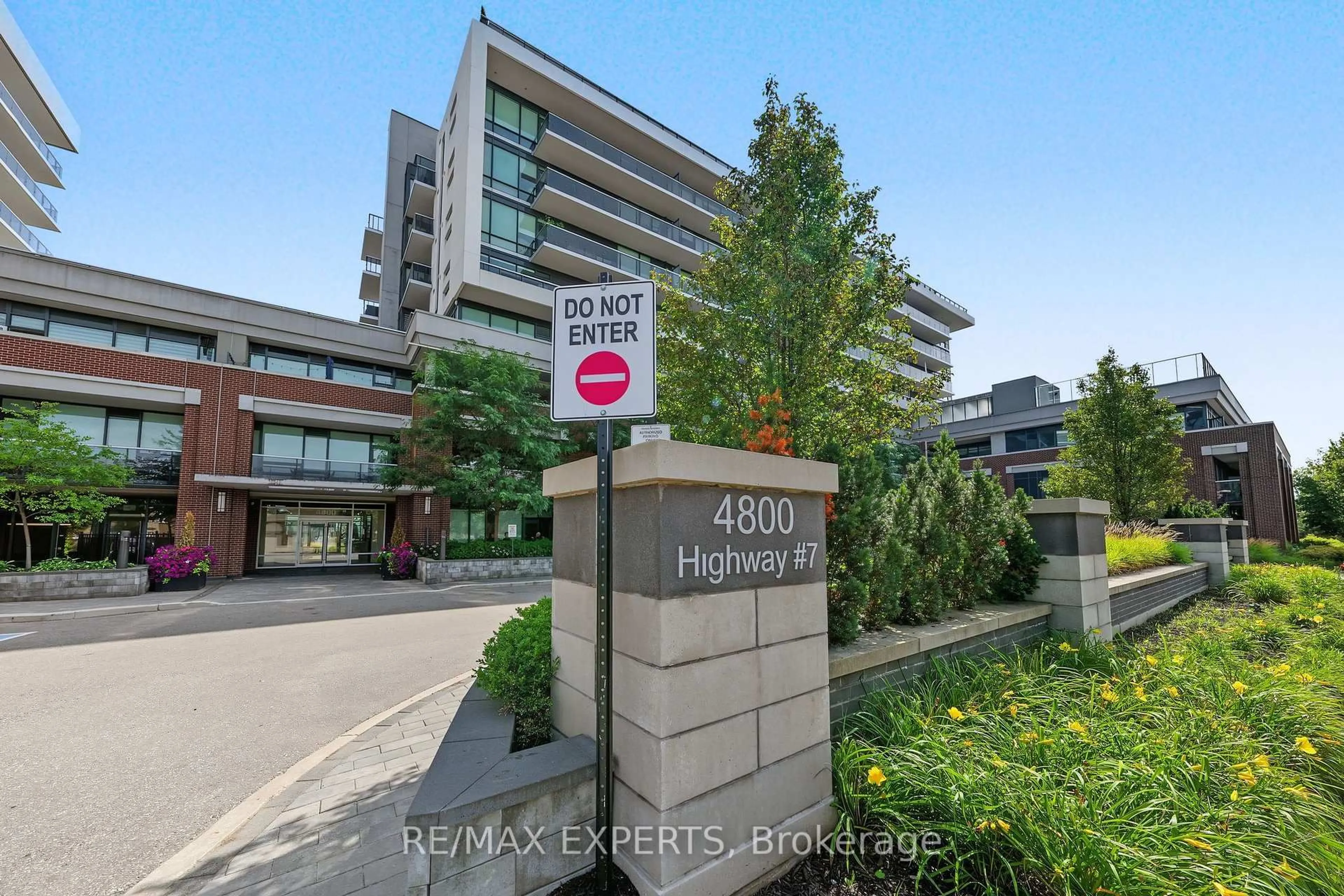 Indoor foyer for 4800 Highway 7 #117, Vaughan Ontario L4L 1H8