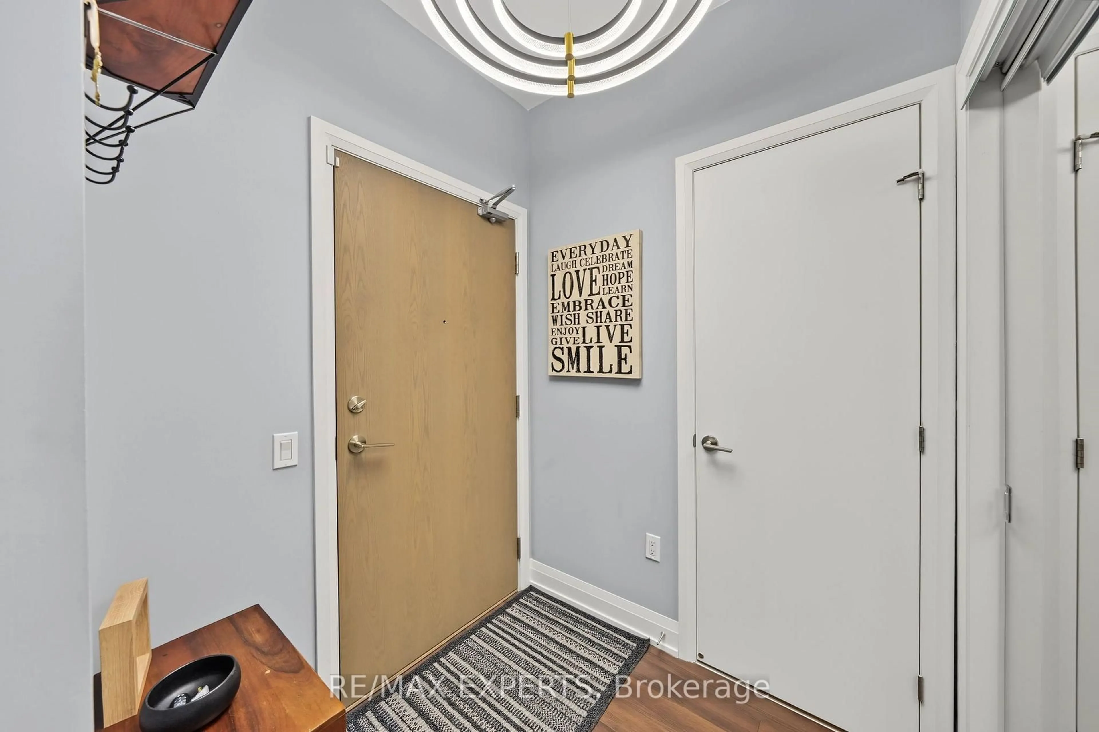 Indoor entryway for 4800 Highway 7 #117, Vaughan Ontario L4L 1H8