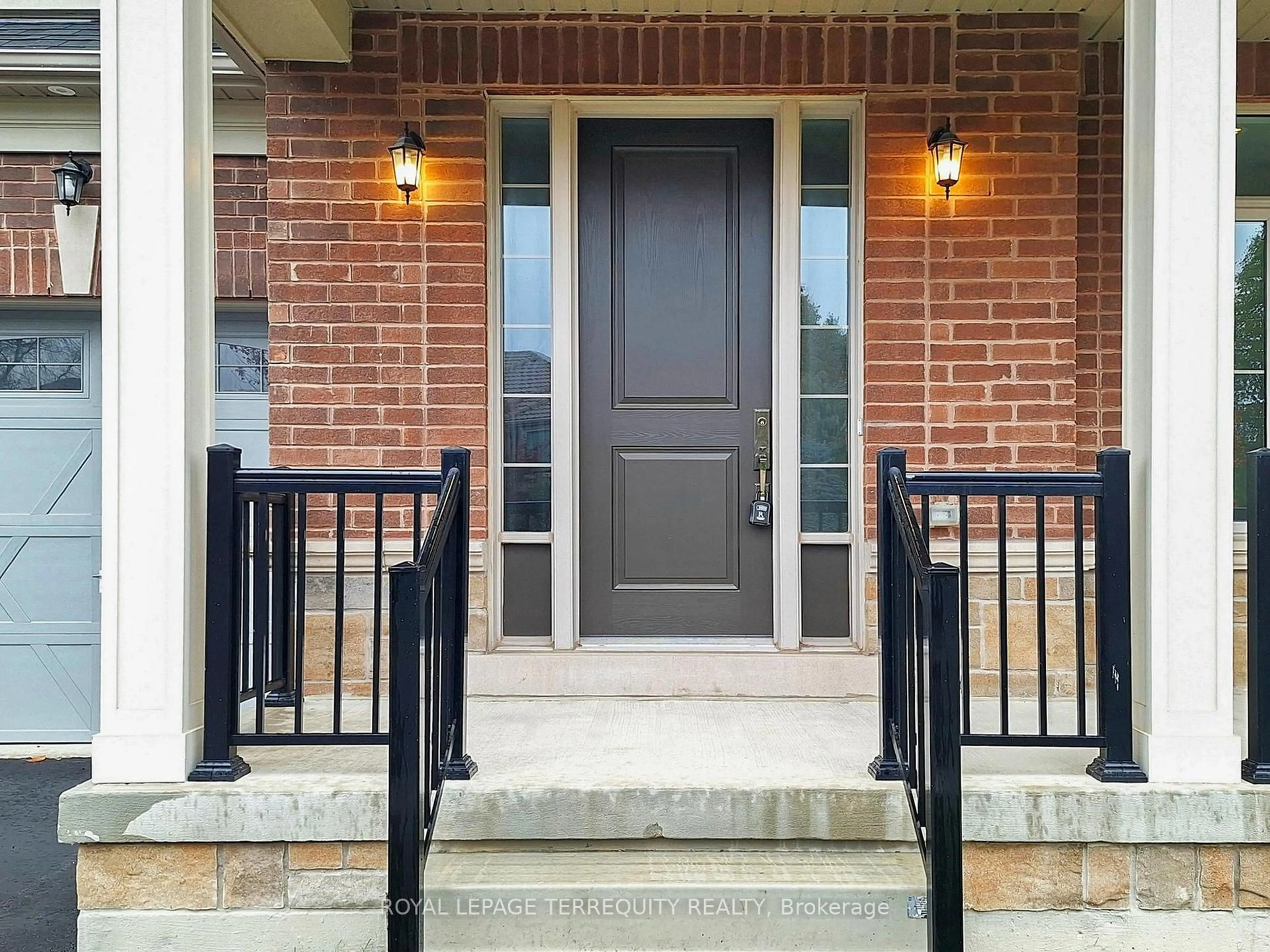 Indoor entryway for 161 Cranberry Lane, Aurora Ontario L4G 5Z4