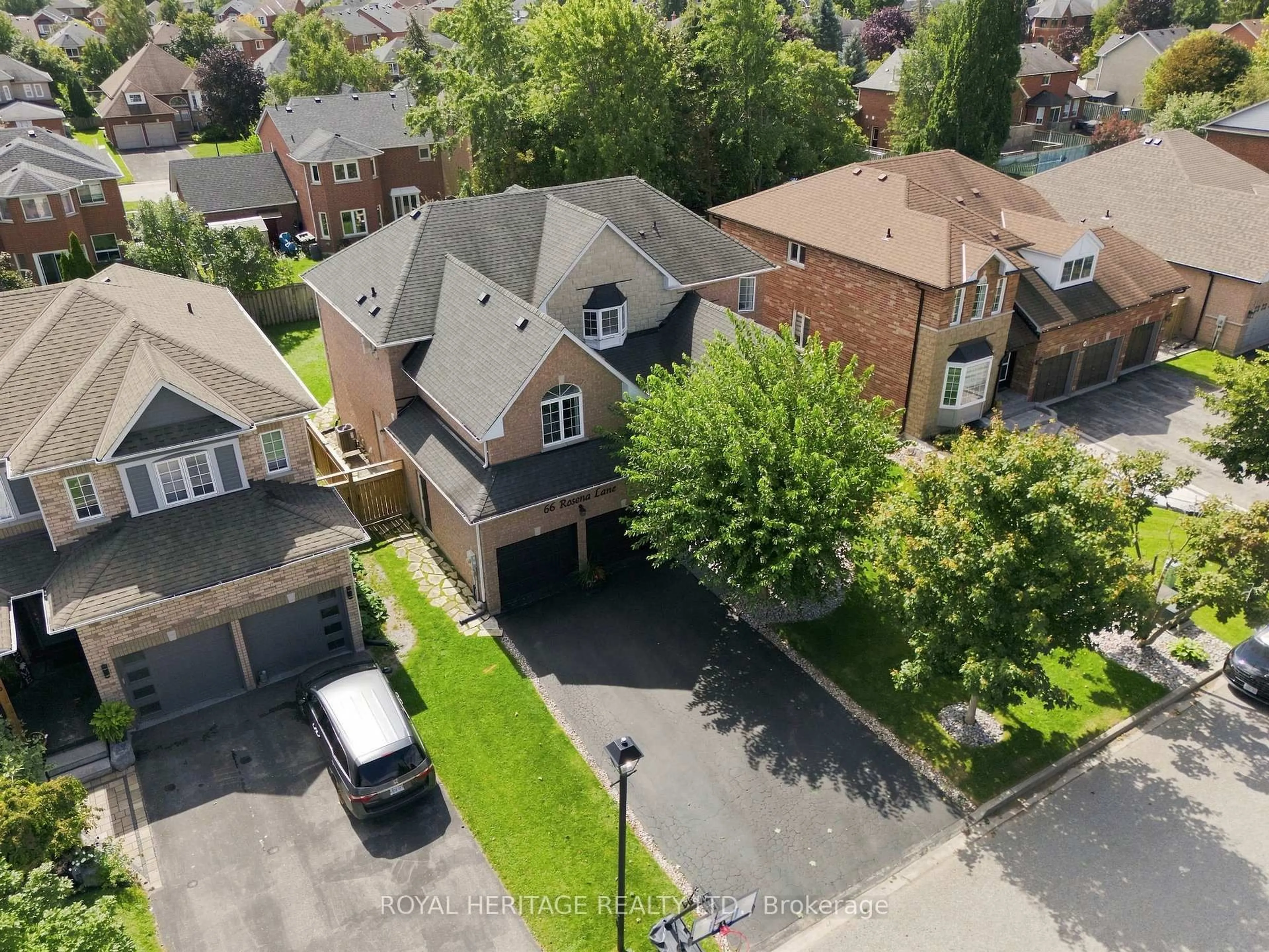 A pic from outside/outdoor area/front of a property/back of a property/a pic from drone, street for 66 Rosena Lane, Uxbridge Ontario L9P 1X6