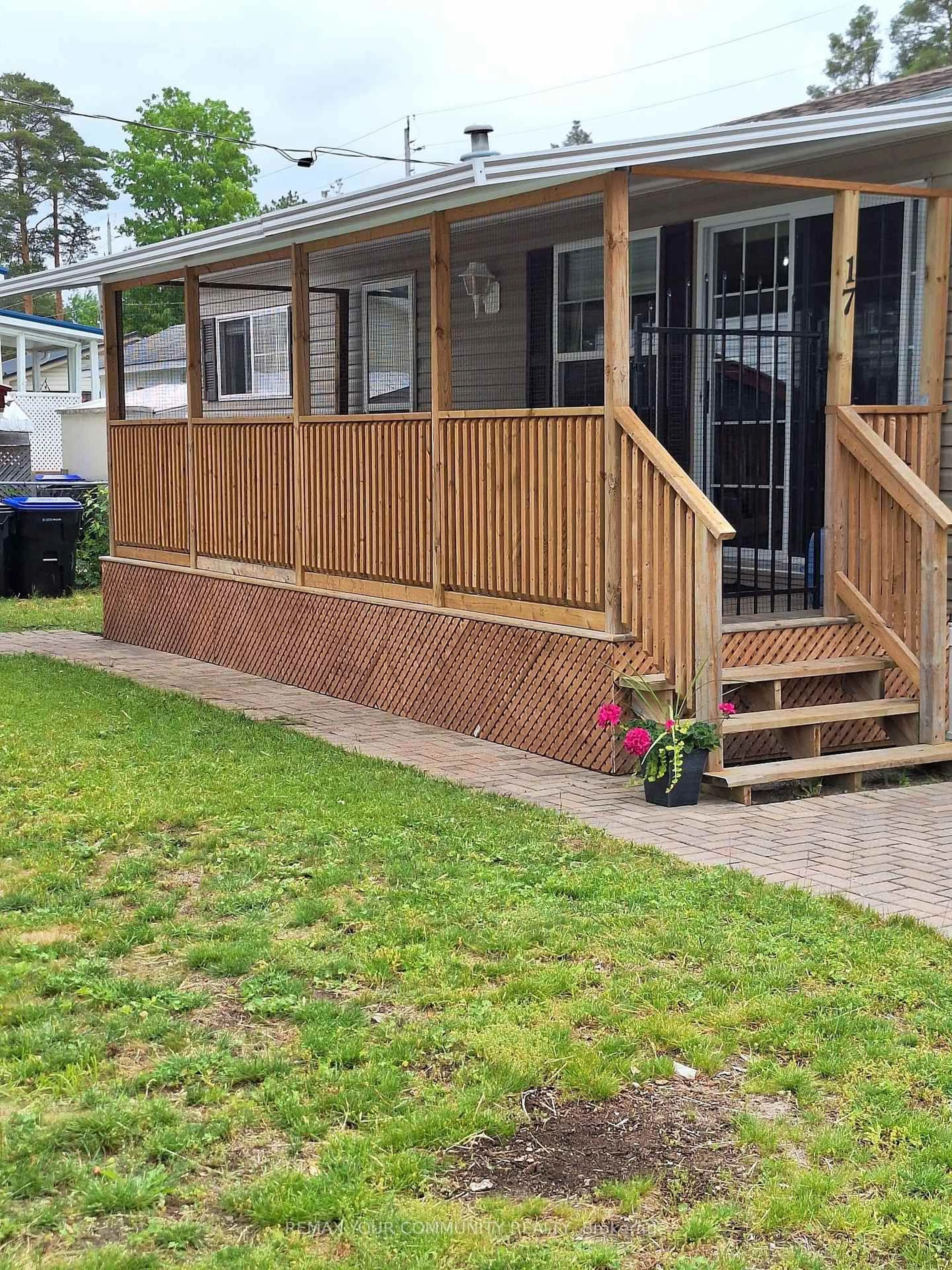 Patio, street for 17 SECOND St, Essa Ontario L0M 1B3