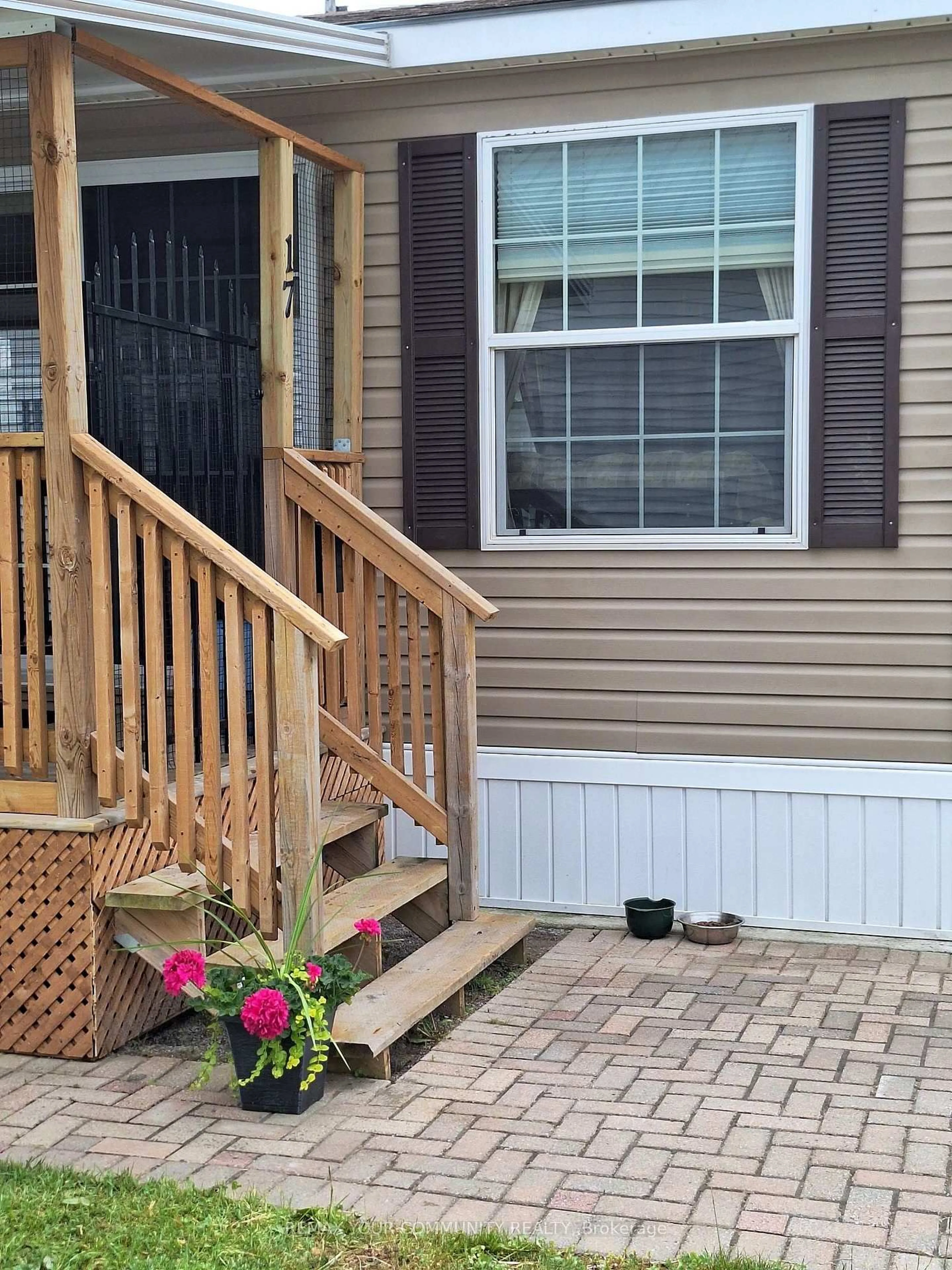 Home with vinyl exterior material, street for 17 SECOND St, Essa Ontario L0M 1B3