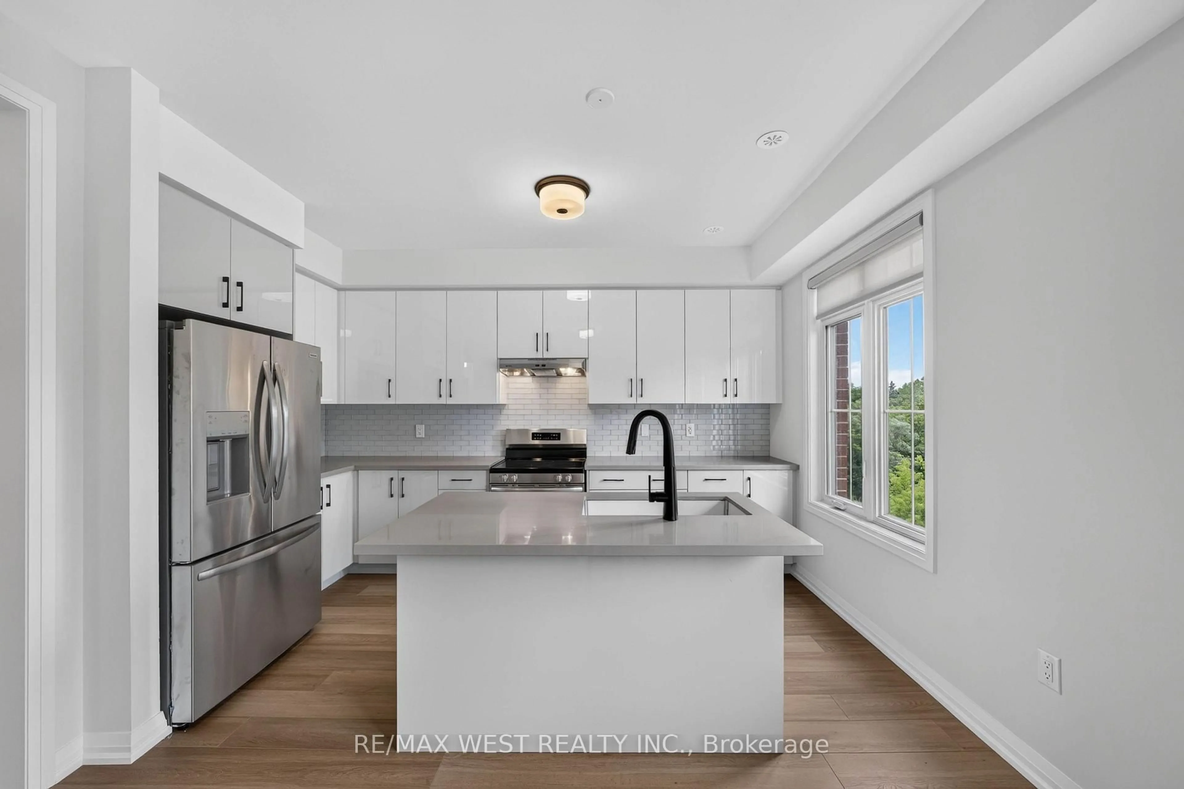Open concept kitchen, ceramic/tile floor for 3 John Carter Way, Markham Ontario L3P 0P7