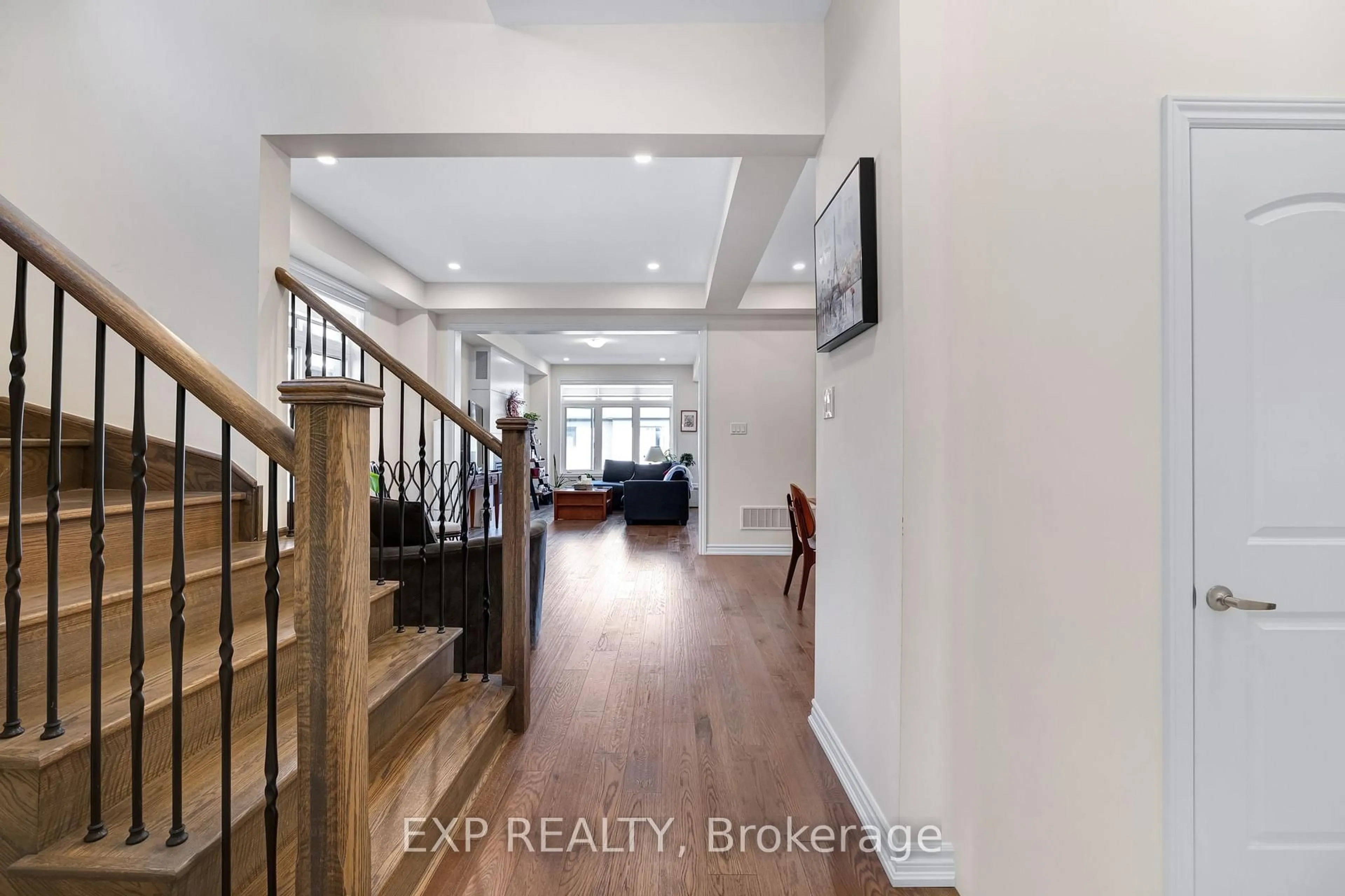 Indoor entryway for 50 Kentledge Ave, East Gwillimbury Ontario L9N 0W3
