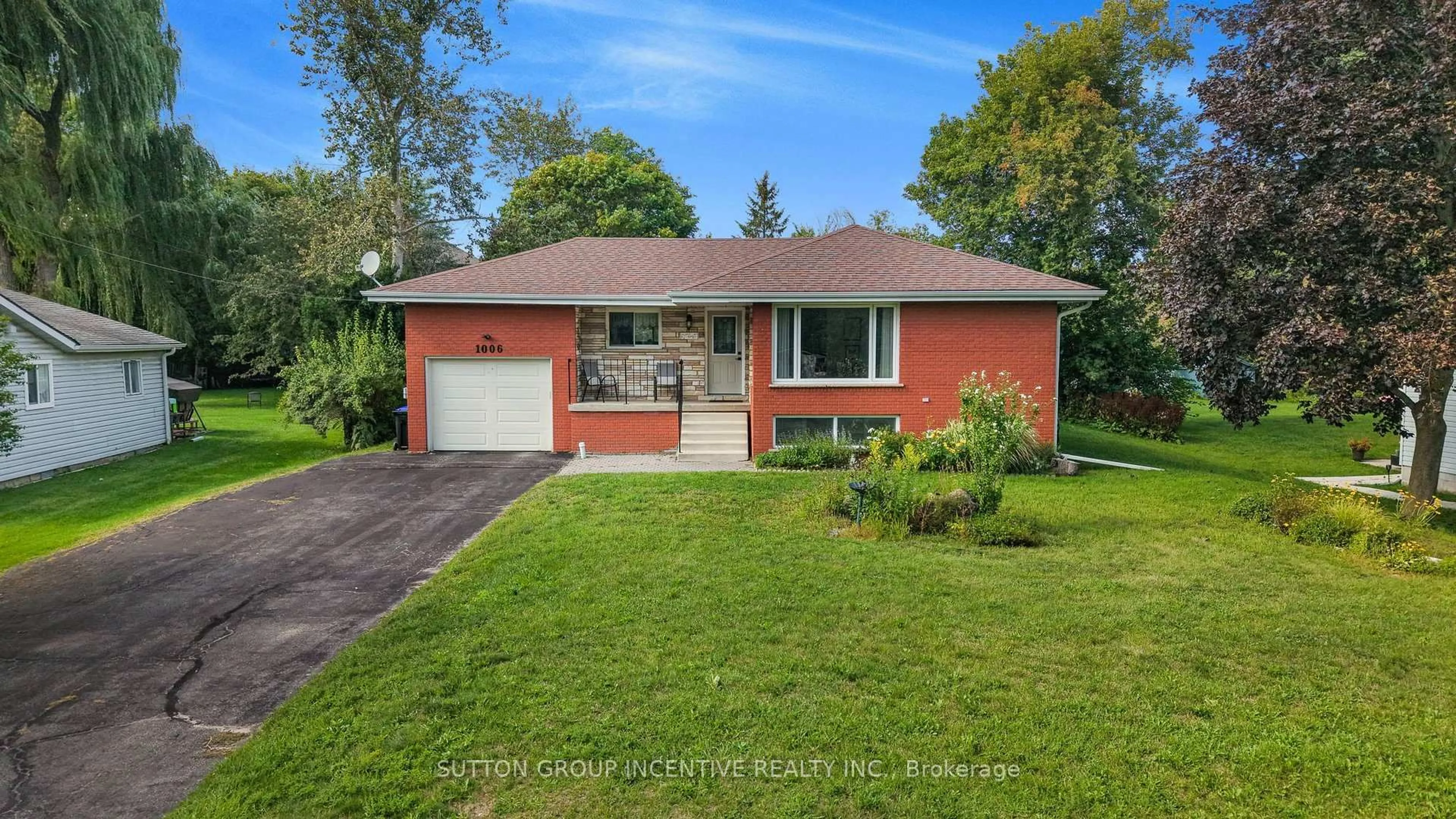 Home with brick exterior material, street for 1006 Lebanon Dr, Innisfil Ontario L9S 2B7