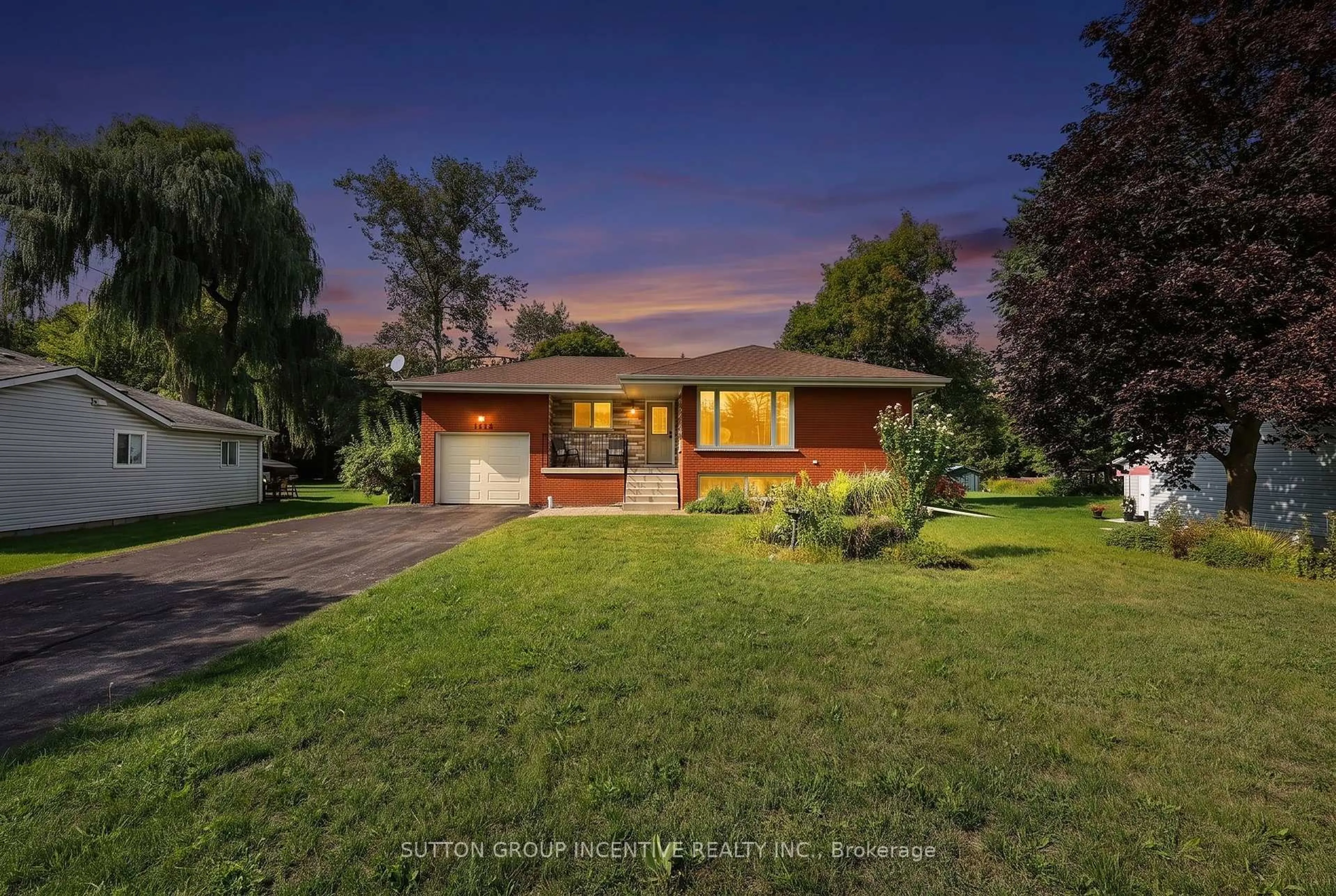 A pic from outside/outdoor area/front of a property/back of a property/a pic from drone, street for 1006 Lebanon Dr, Innisfil Ontario L9S 2B7