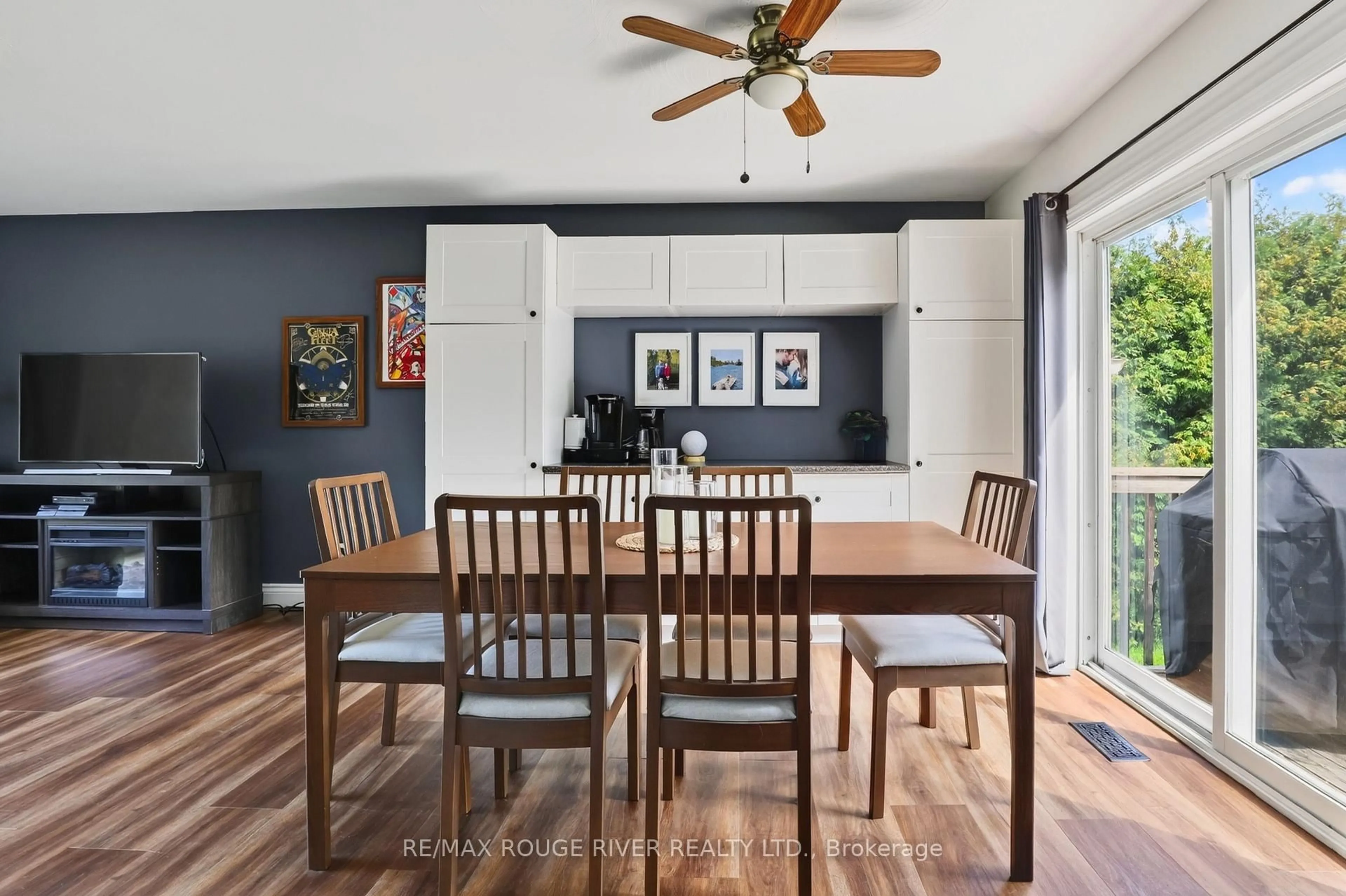 Dining room, wood/laminate floor for 33 Creek Dr, Georgina Ontario L0E 1N0