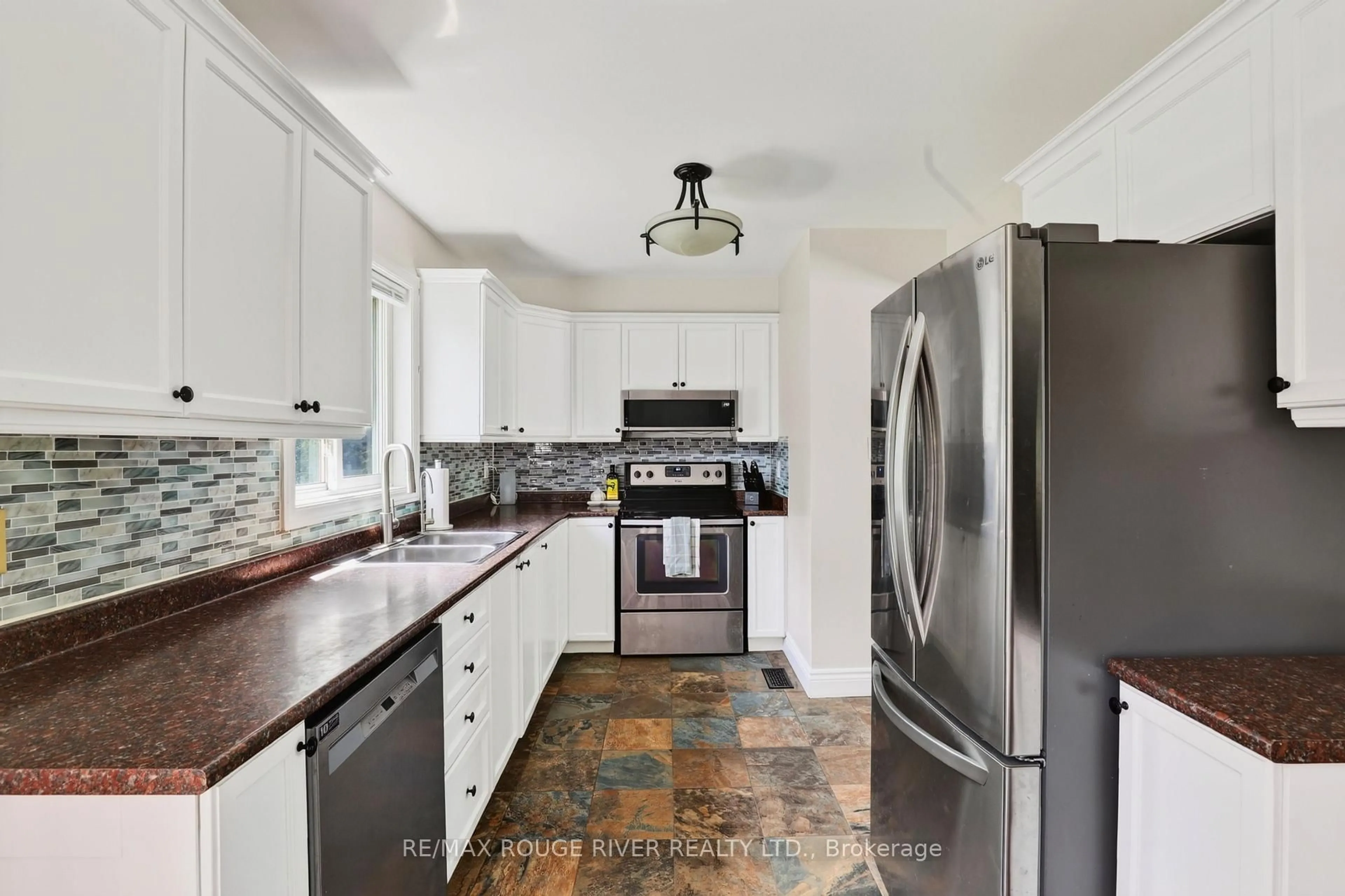 Unknown for 33 Creek Dr, Georgina Ontario L0E 1N0