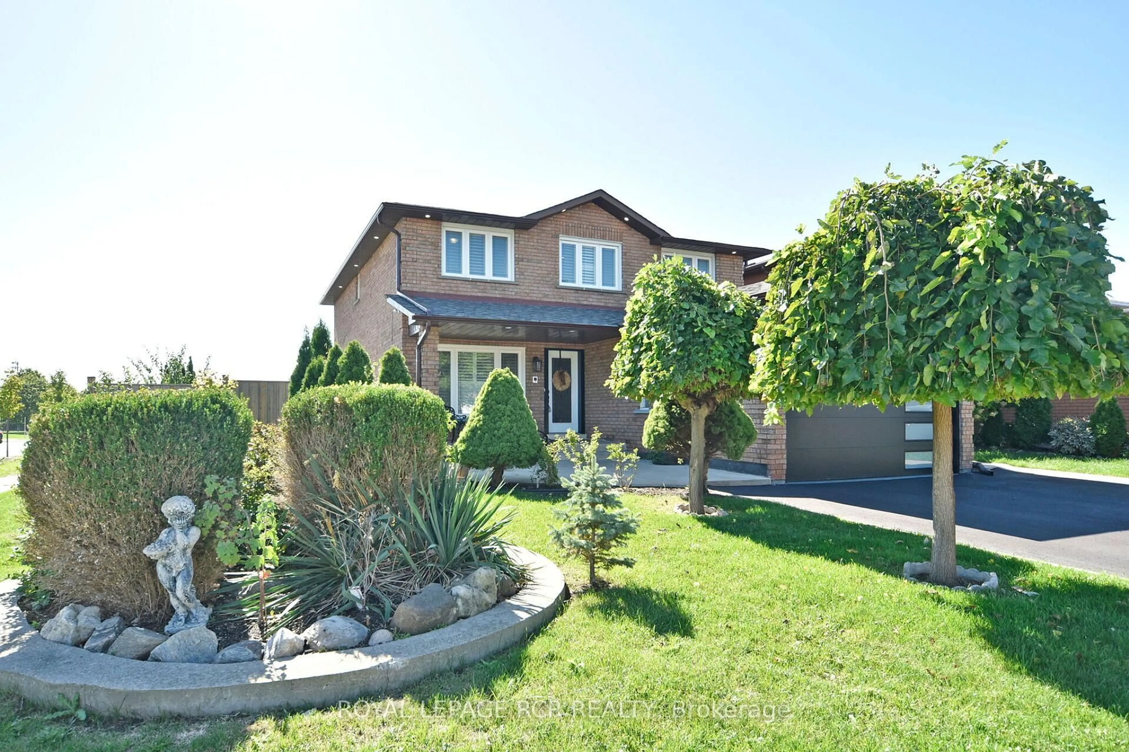 A pic from outside/outdoor area/front of a property/back of a property/a pic from drone, street for 3 Jackman Cres, Vaughan Ontario L4L 6P3