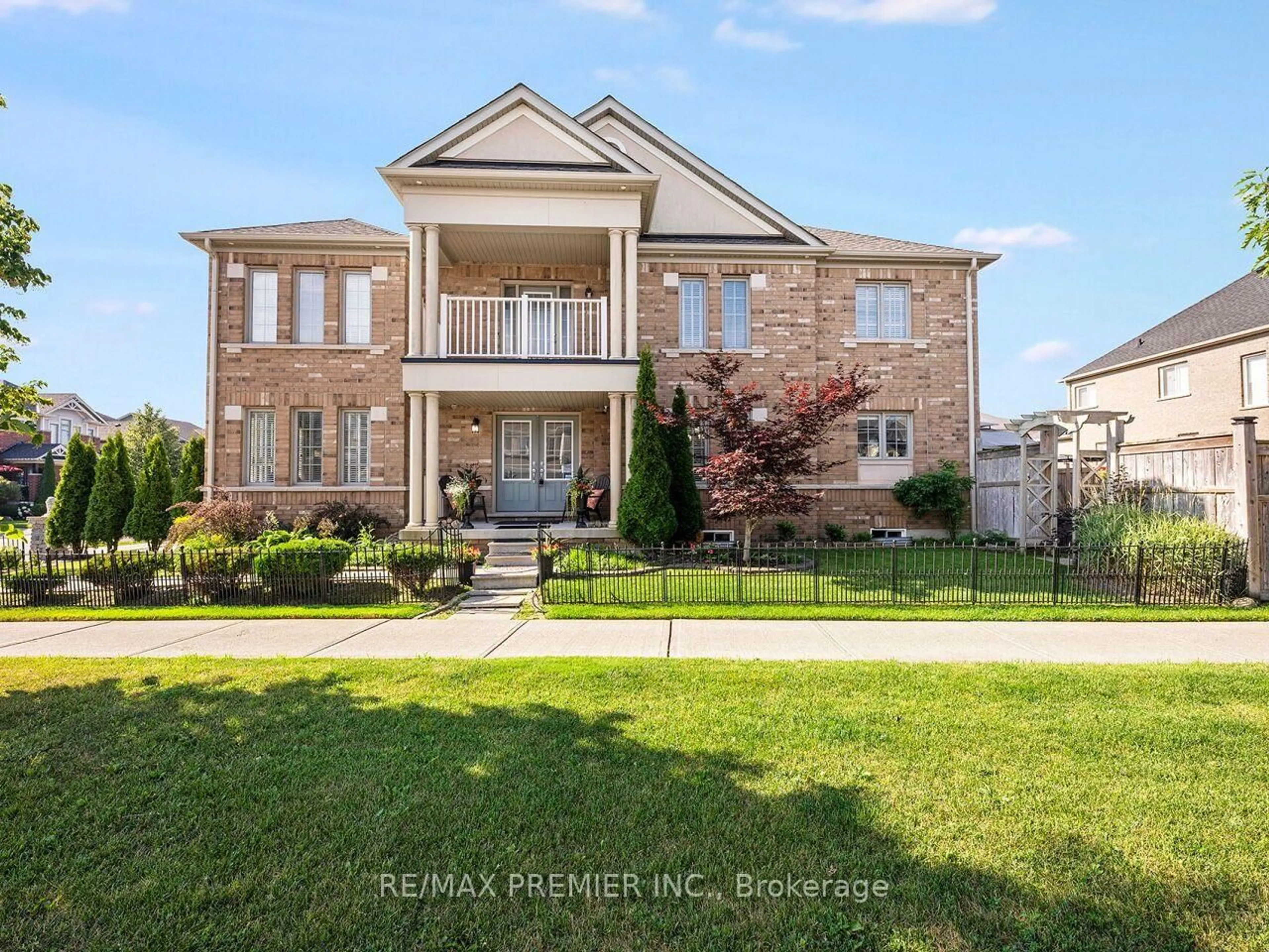 Home with brick exterior material, street for 183 Aishford Rd, Bradford West Gwillimbury Ontario L3Z 0P4