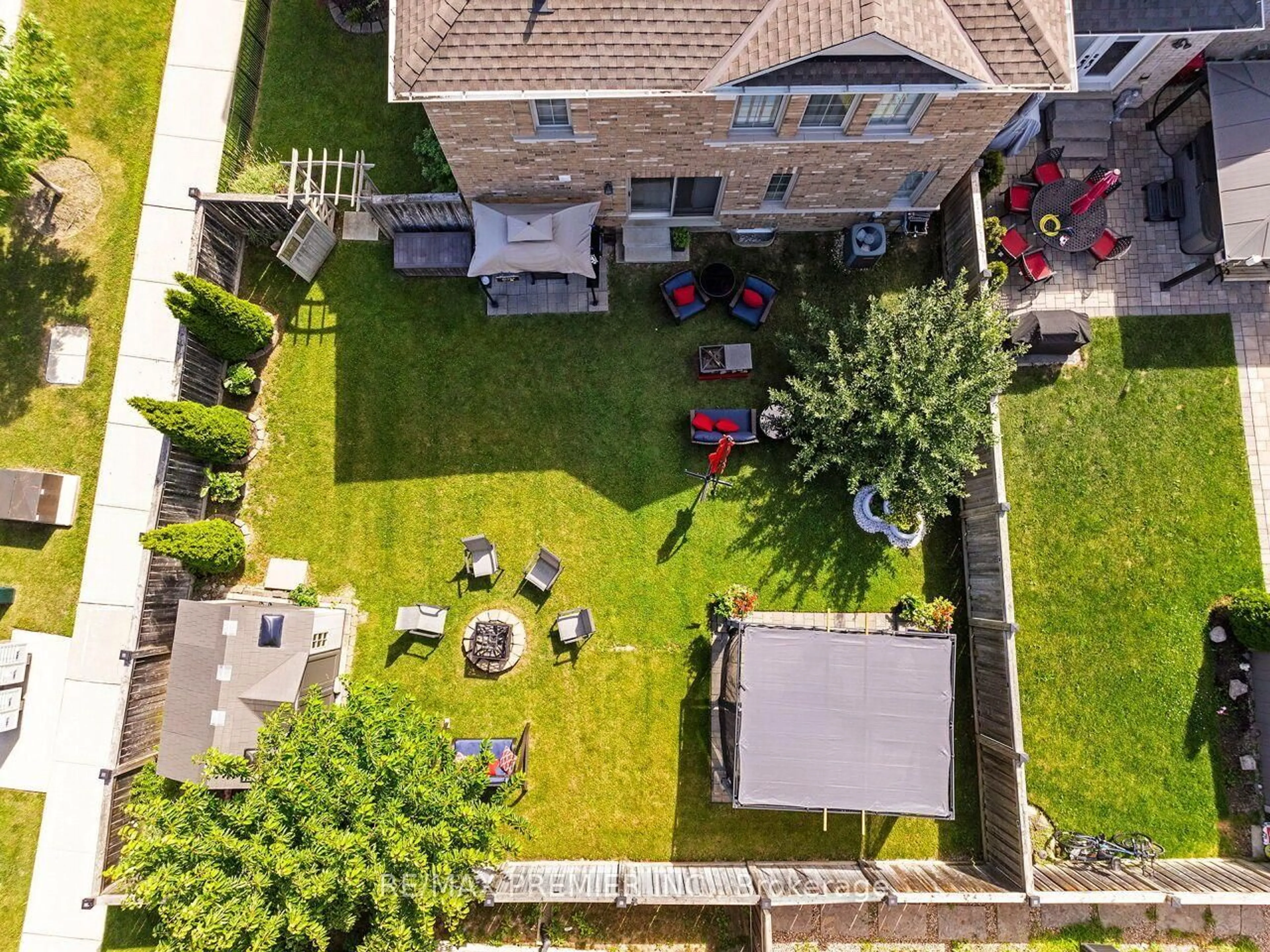 A pic from outside/outdoor area/front of a property/back of a property/a pic from drone, street for 183 Aishford Rd, Bradford West Gwillimbury Ontario L3Z 0P4