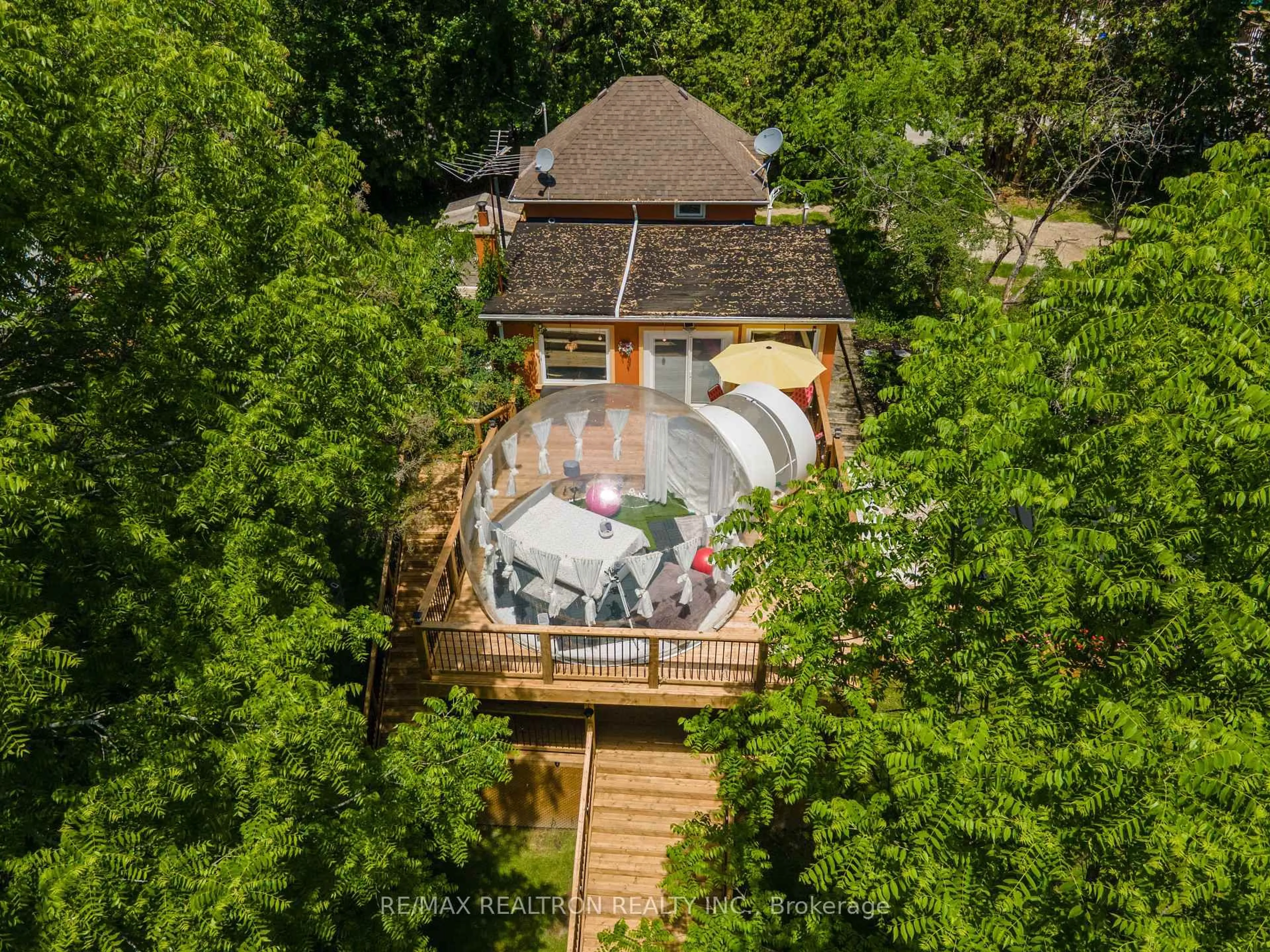 A pic from outside/outdoor area/front of a property/back of a property/a pic from drone, forest/trees view for 357 Baldwin Rd, Georgina Ontario L0E 1A0