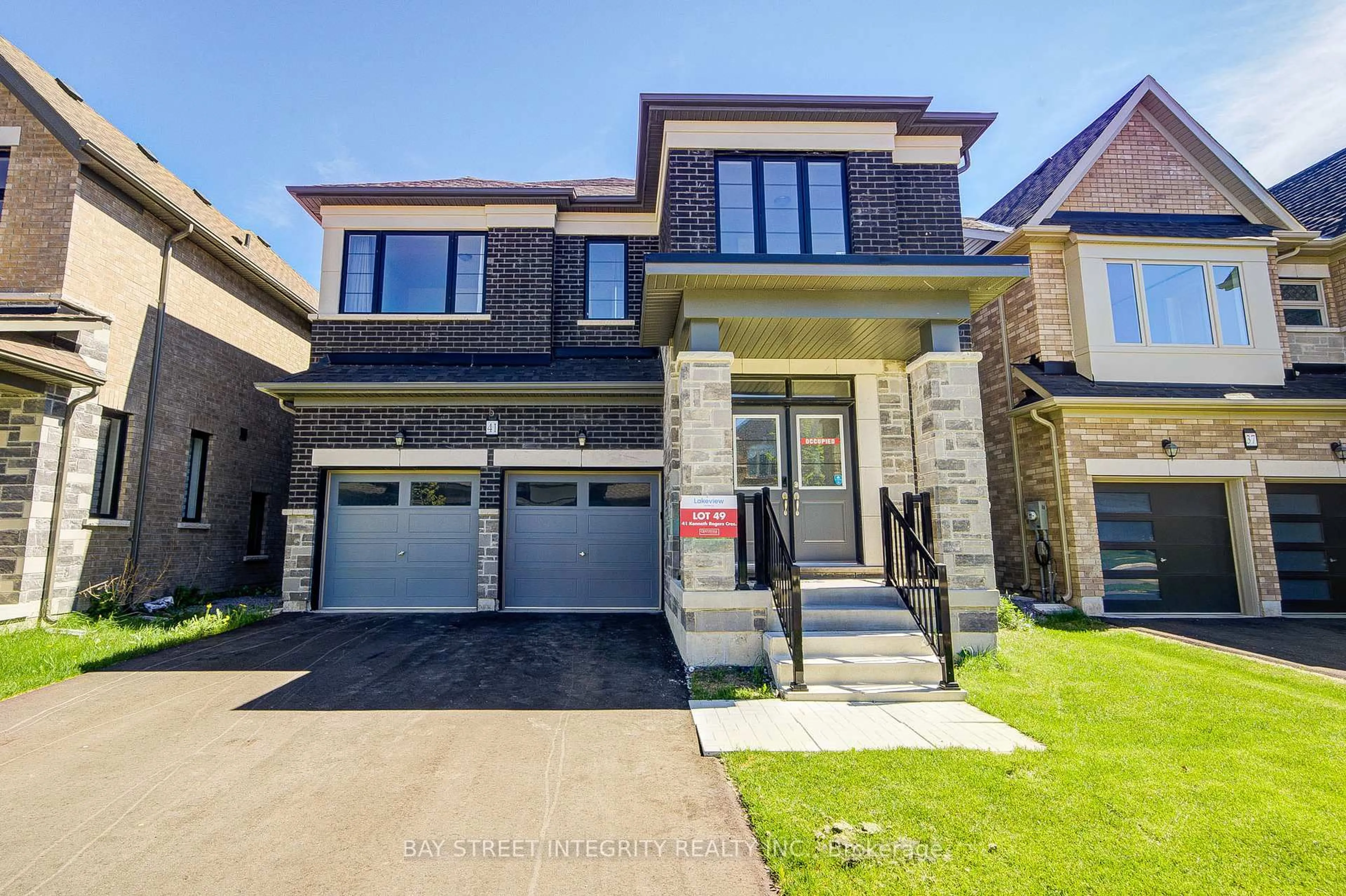 Home with brick exterior material, street for 41 Kenneth Rogers Cres, East Gwillimbury Ontario L9N 0S3