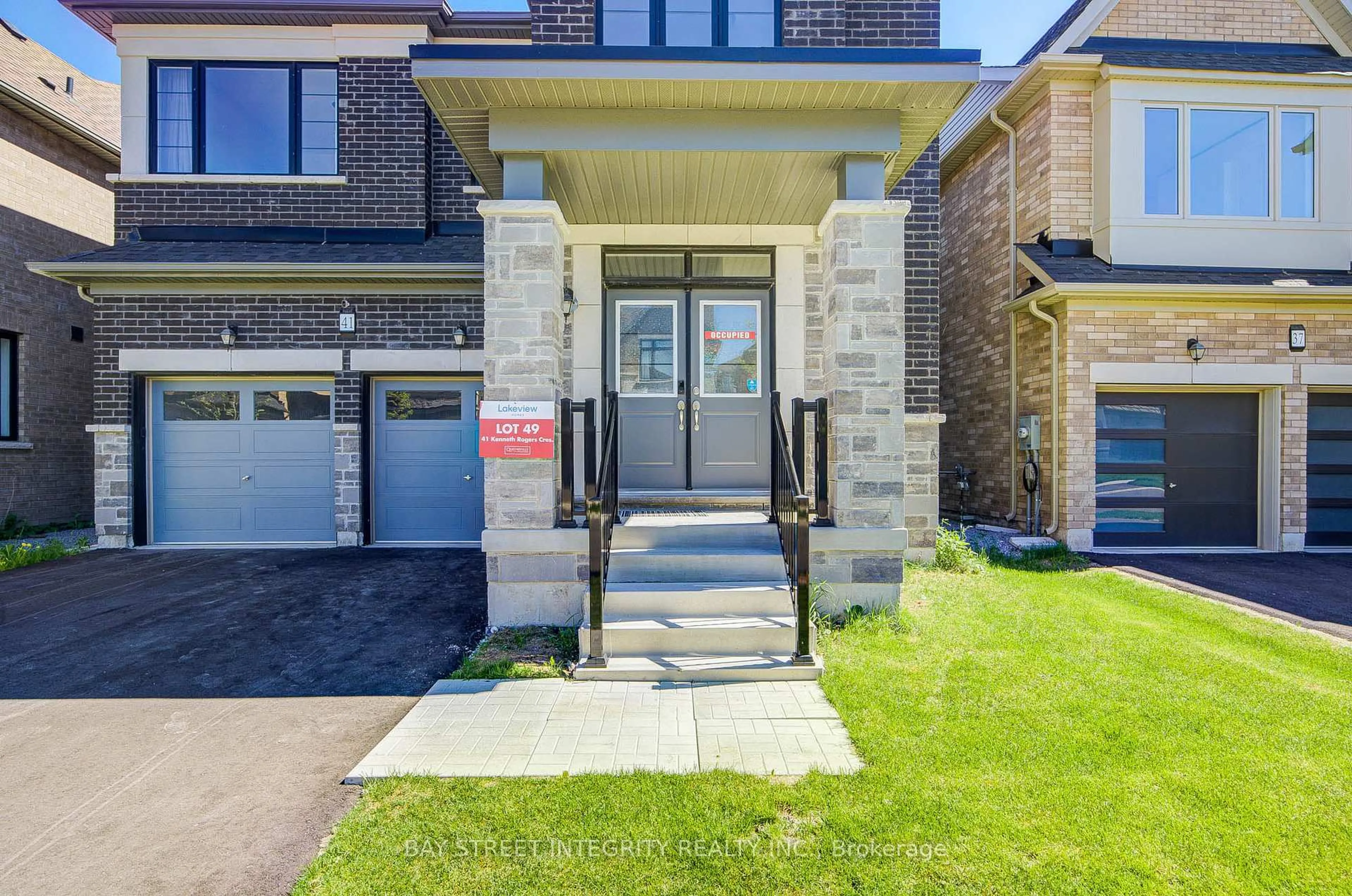 Home with brick exterior material, street for 41 Kenneth Rogers Cres, East Gwillimbury Ontario L9N 0S3