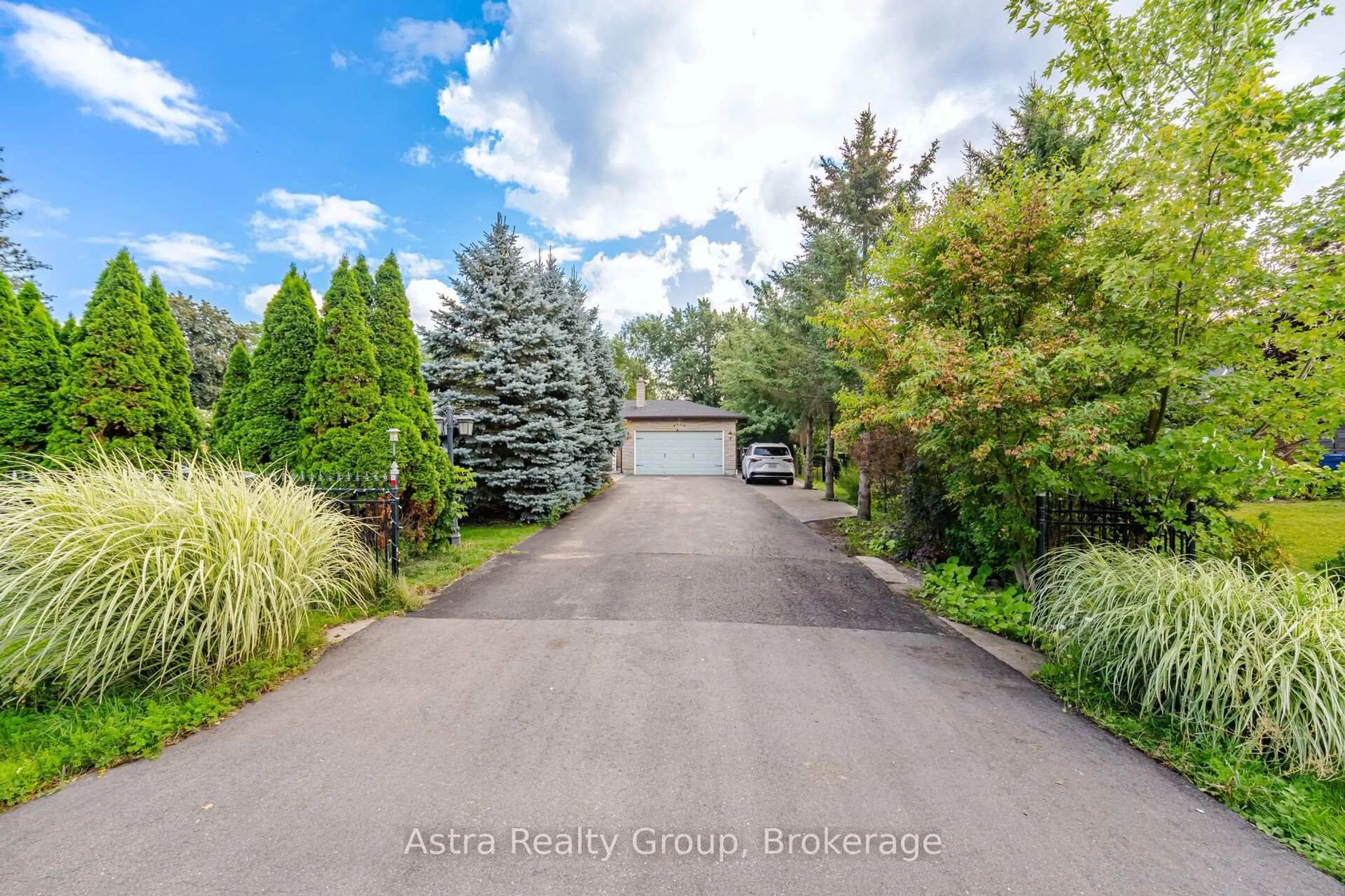 A pic from outside/outdoor area/front of a property/back of a property/a pic from drone, unknown for 4269 Lloydtown/Aurora Rd, King Ontario L7B 0E6