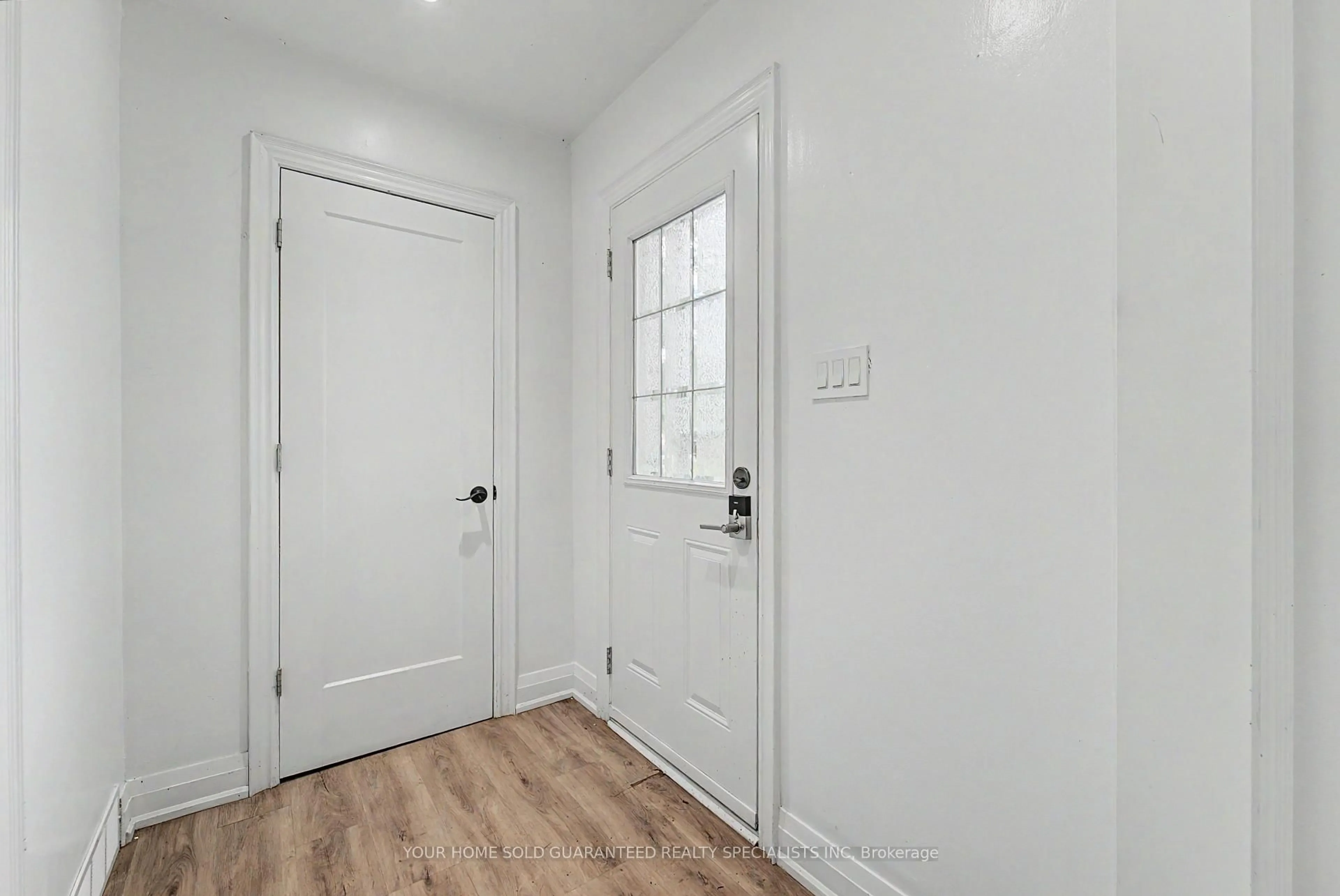 Indoor entryway for 7170 9 Highway, New Tecumseth Ontario L0G 1T0