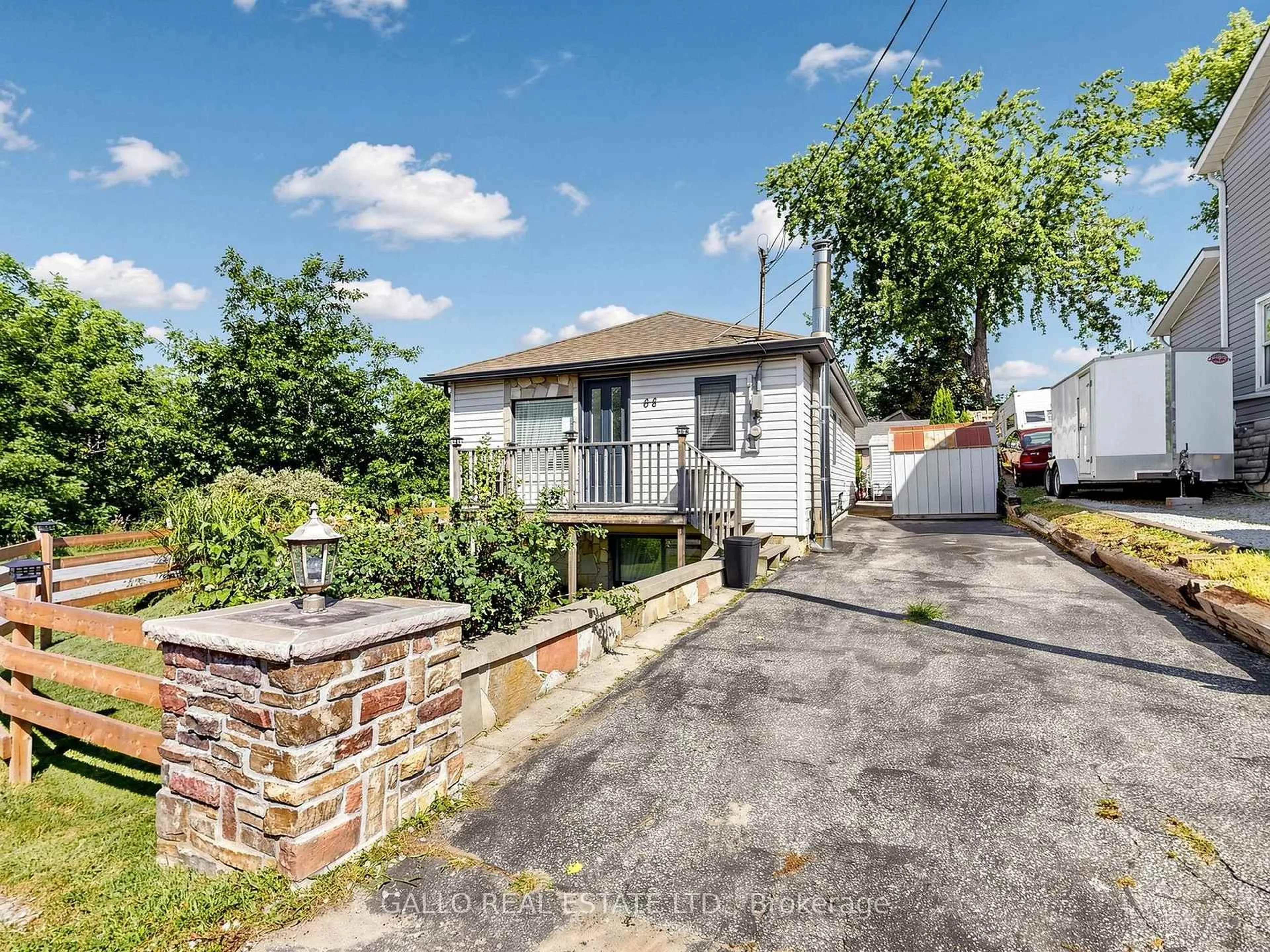 A pic from outside/outdoor area/front of a property/back of a property/a pic from drone, street for 68 Valley Rd, Whitchurch-Stouffville Ontario L4A 7X3