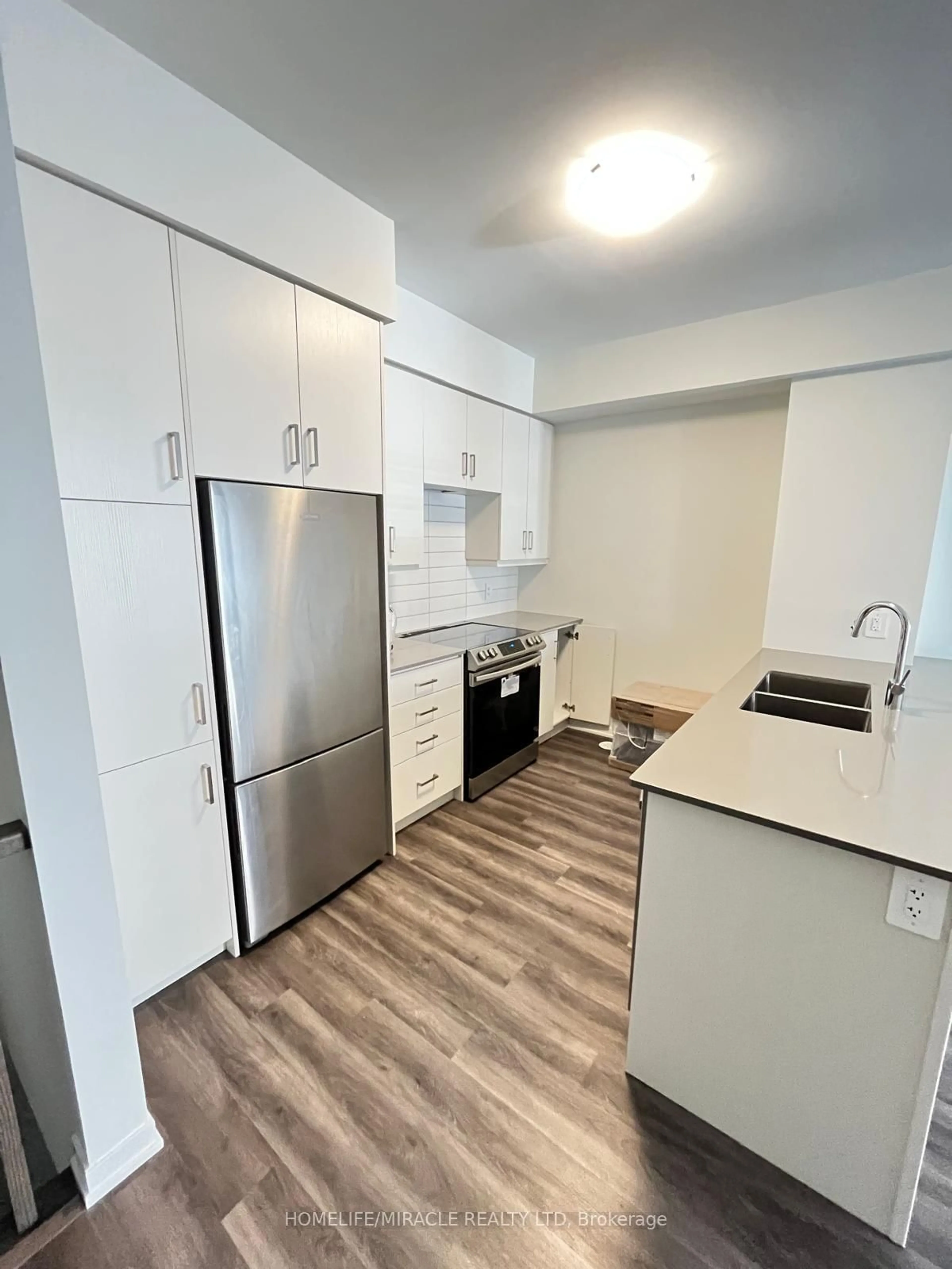 Standard kitchen, unknown for 31 Honeycrisp Cres #68, Vaughan Ontario L4K 0N6