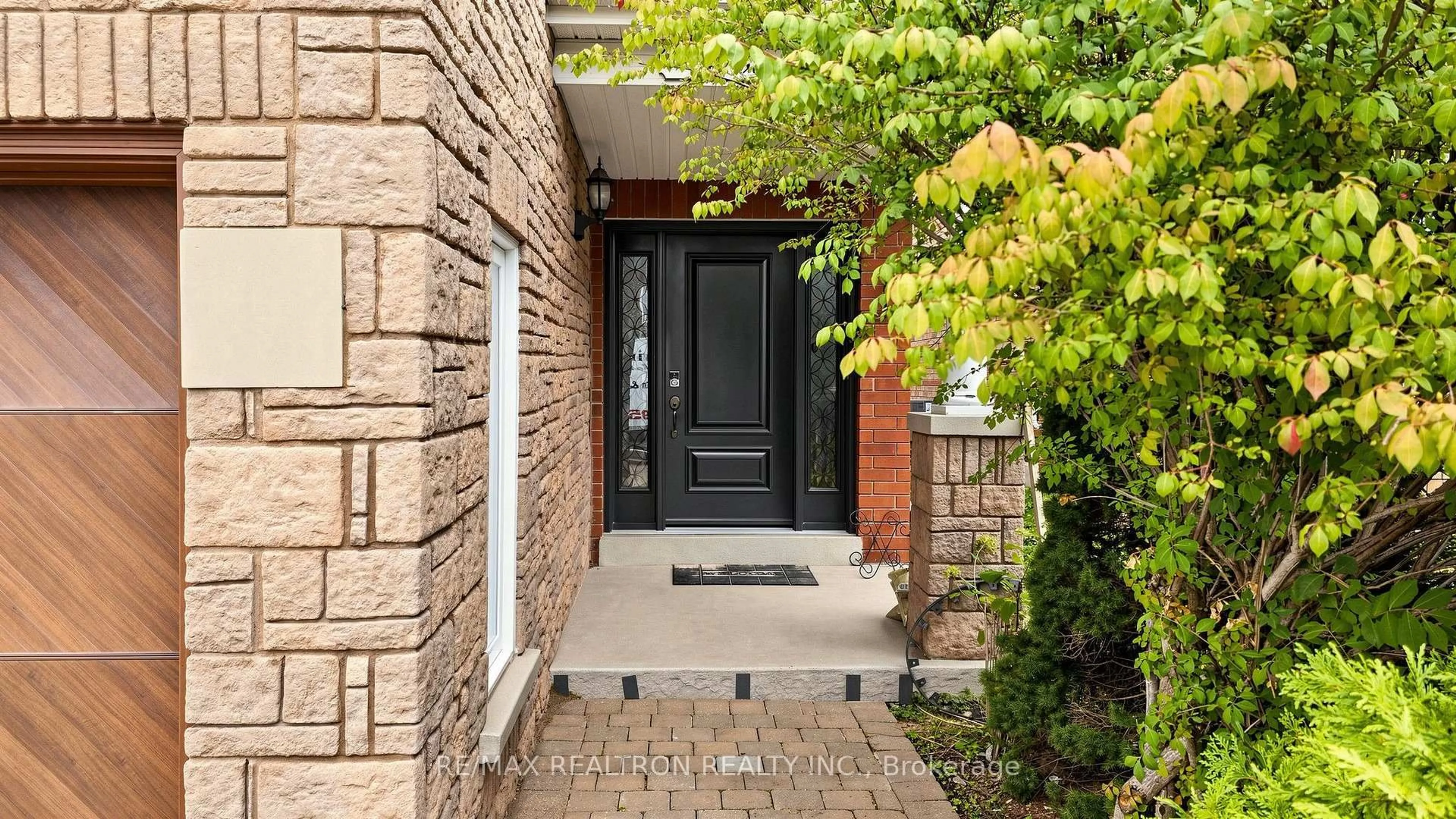 Indoor entryway for 22 Belvia Dr, Vaughan Ontario L4K 5J7