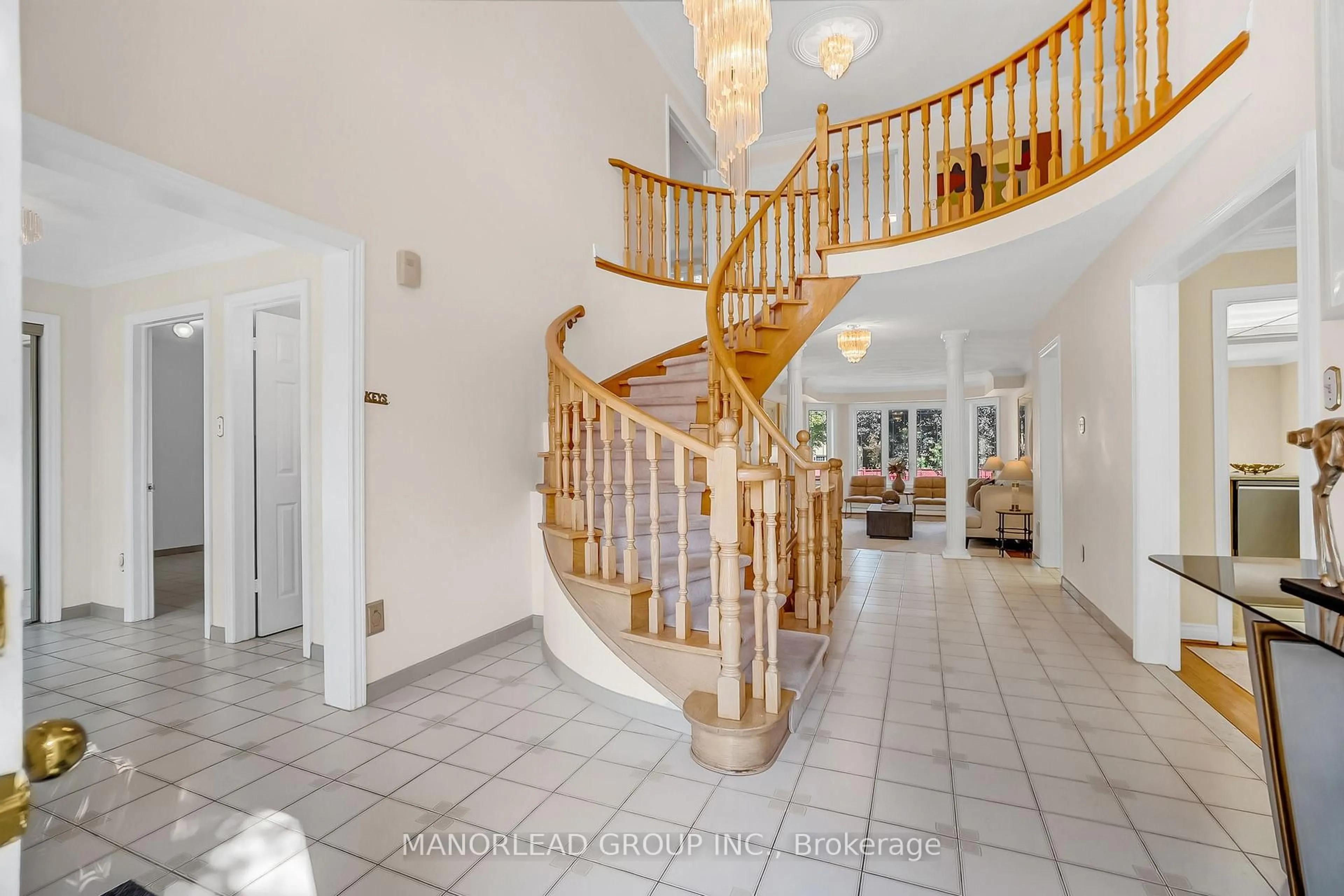 Indoor foyer for 45 Aitken Circ, Markham Ontario L3R 7L3