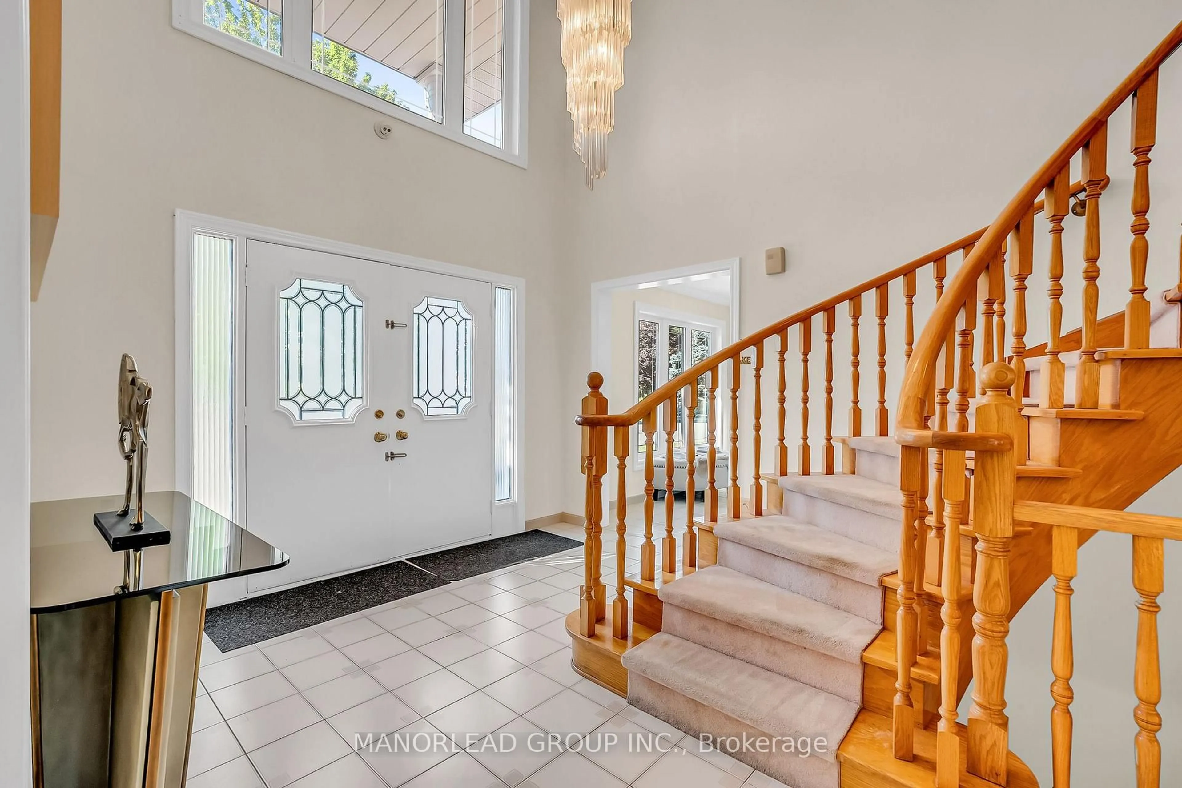 Indoor foyer for 45 Aitken Circ, Markham Ontario L3R 7L3