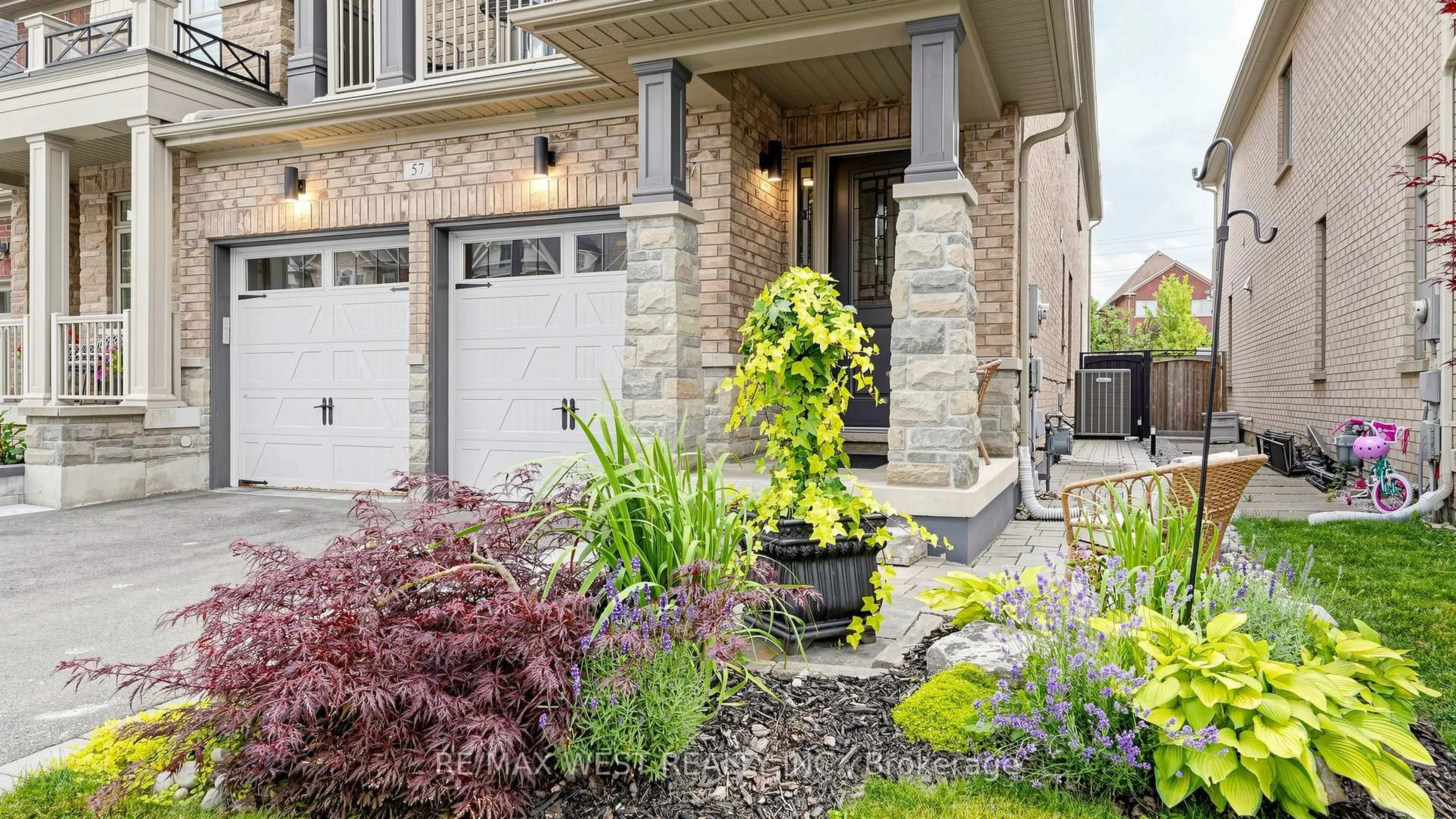 Indoor entryway for 57 Alex Campbell Cres, King Ontario L7B 0C2