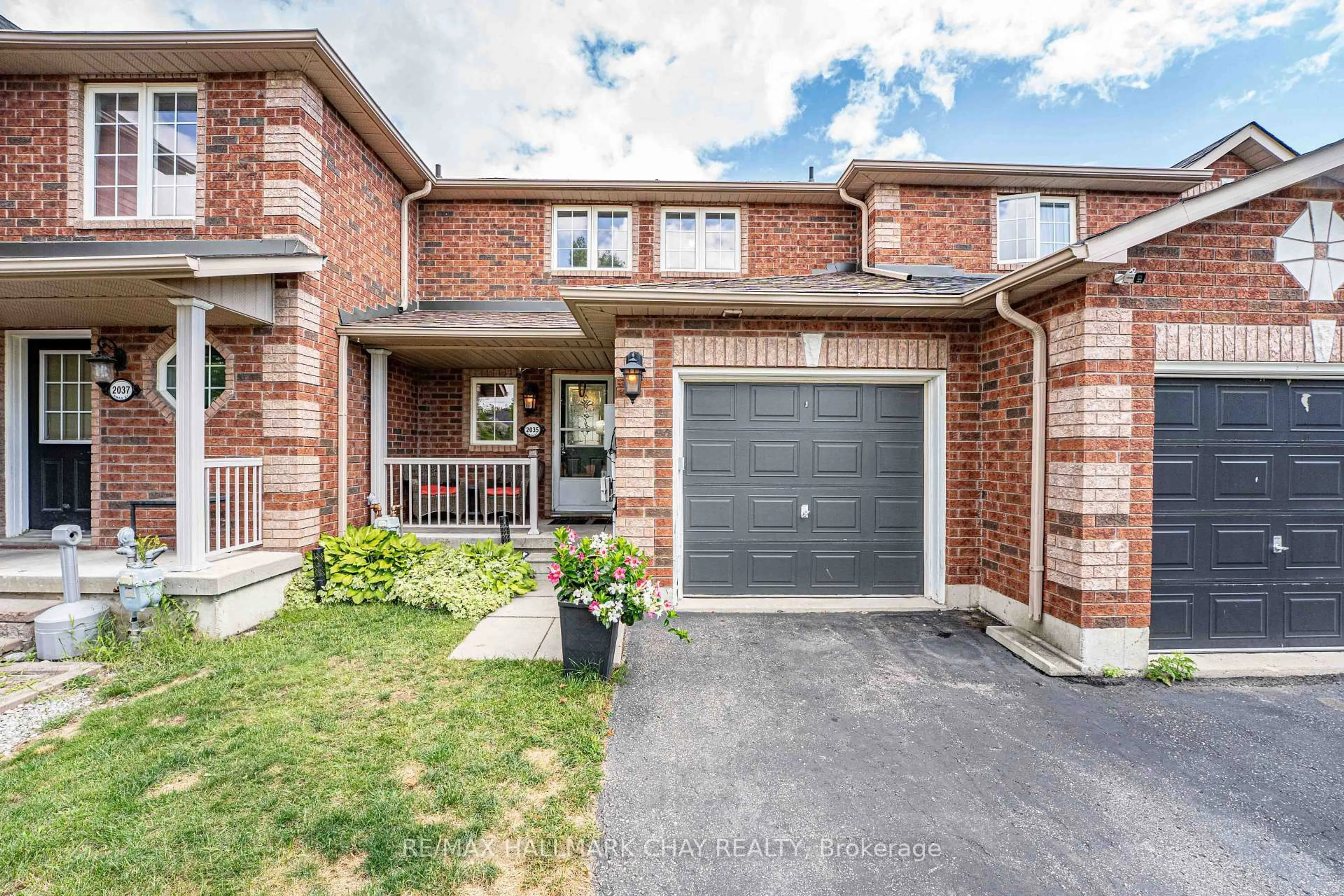 Home with brick exterior material, street for 2035 Swan St, Innisfil Ontario L9S 0B5