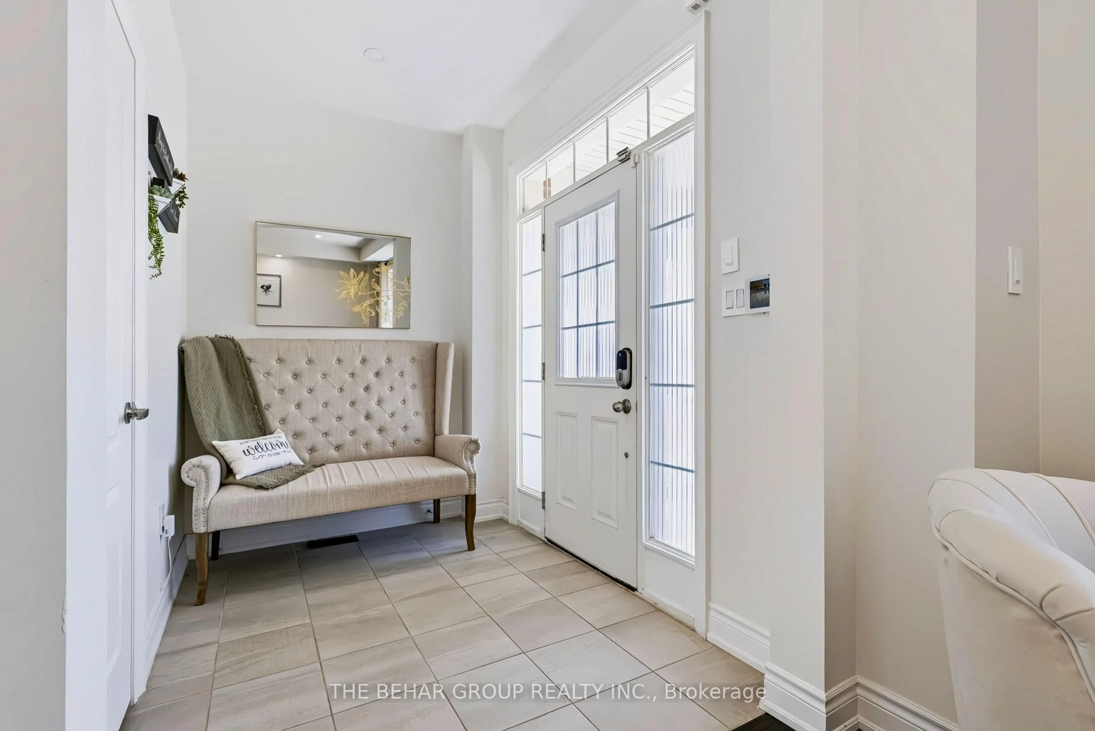 Indoor entryway for 23 Carratuck St, East Gwillimbury Ontario L9N 0L6
