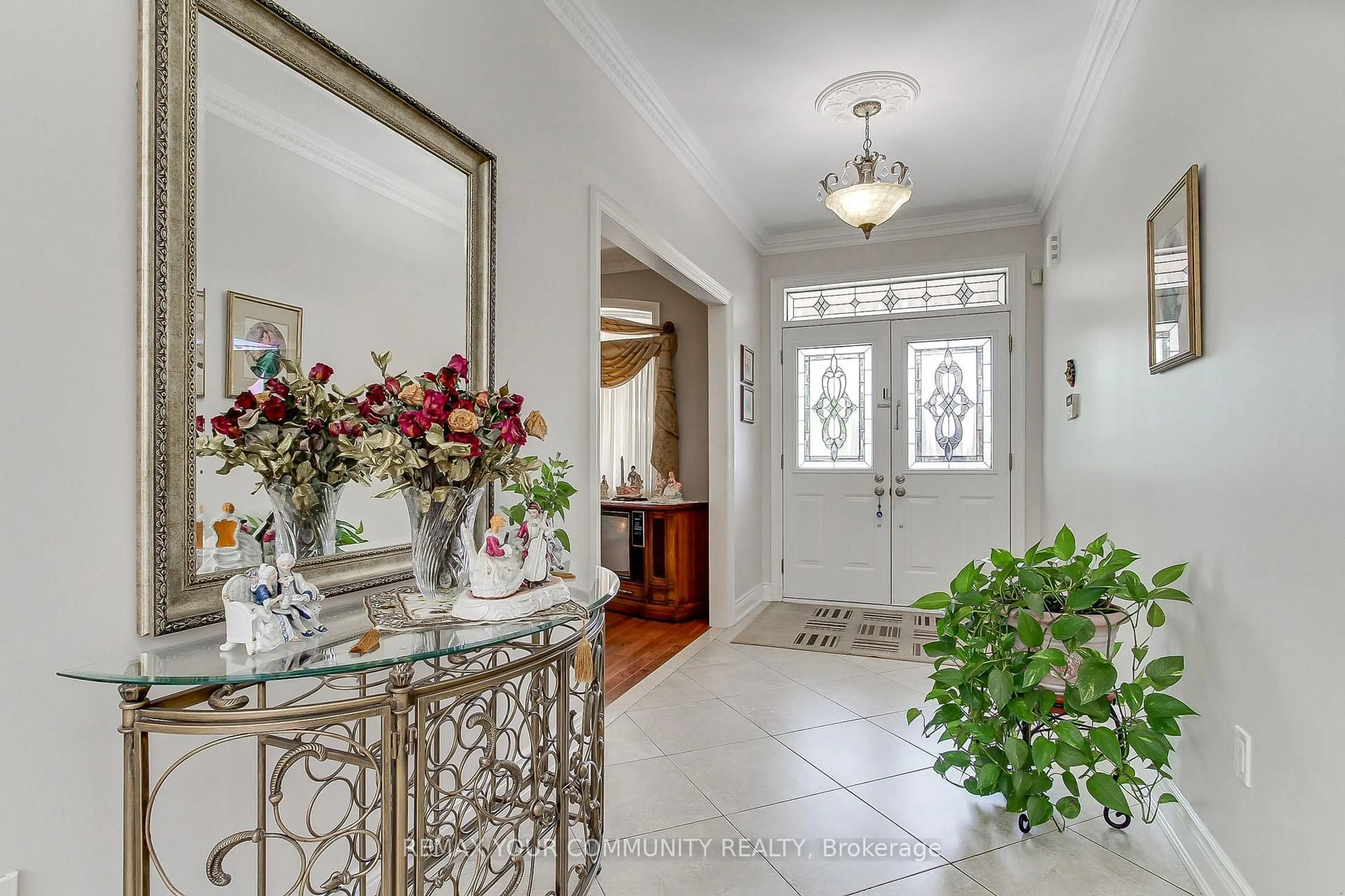 Indoor entryway for 30 ELM GROVE Ave, Richmond Hill Ontario L4E 2T1