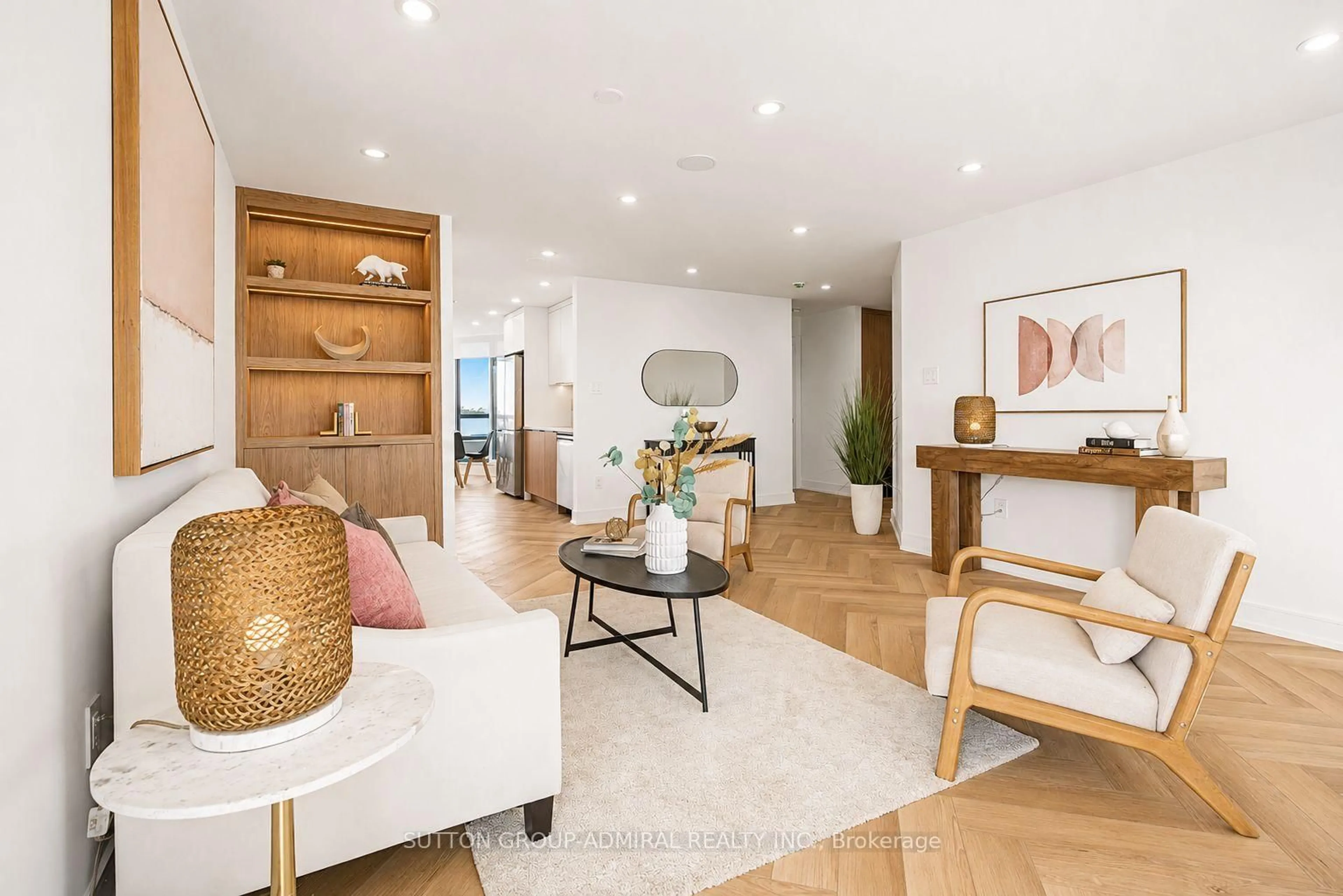 Living room with furniture, wood/laminate floor for 7250 Yonge St #PH110, Vaughan Ontario L4J 7X1