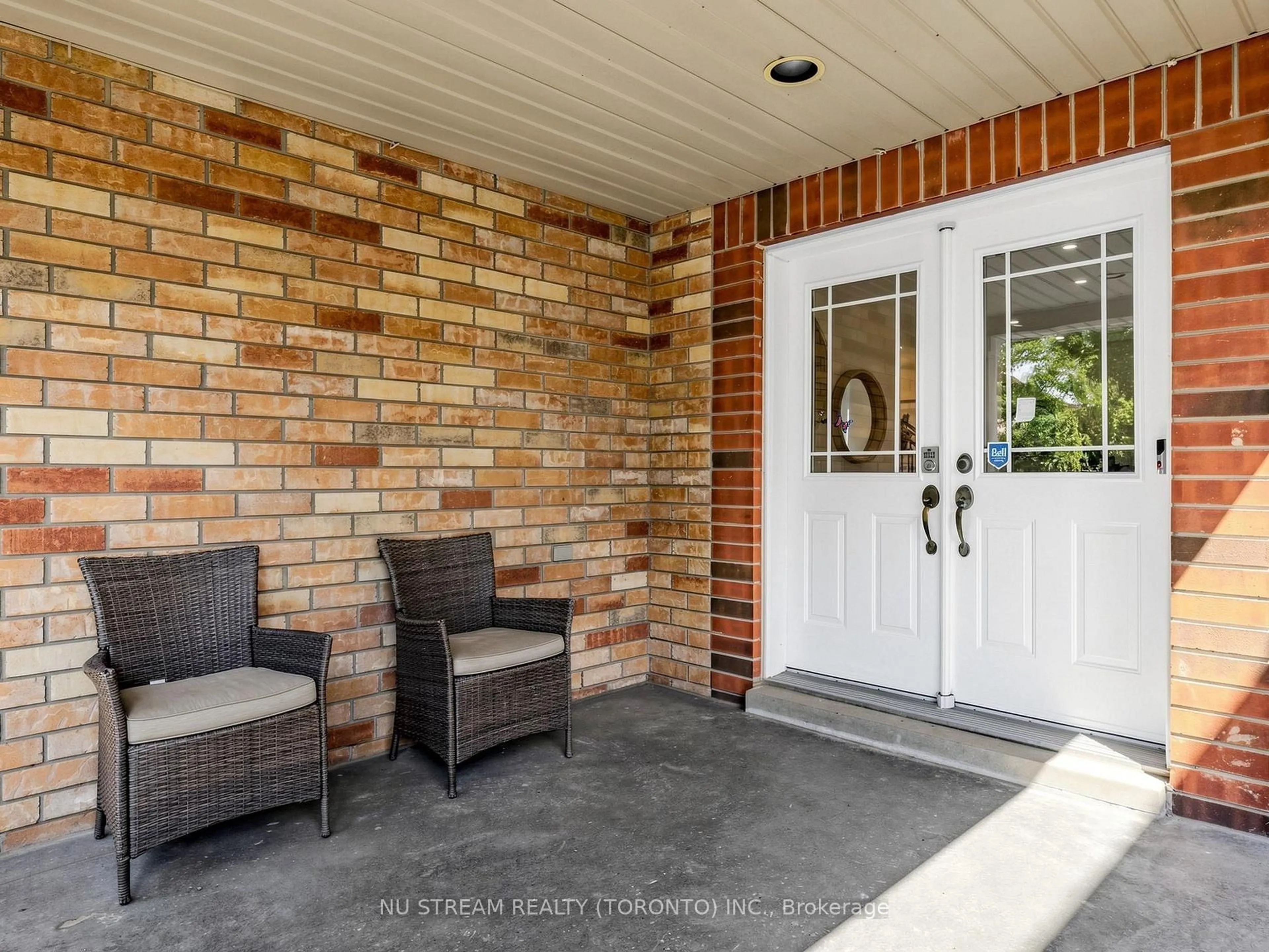 Unknown for 157 Bilbrough St, Aurora Ontario L4G 7X1