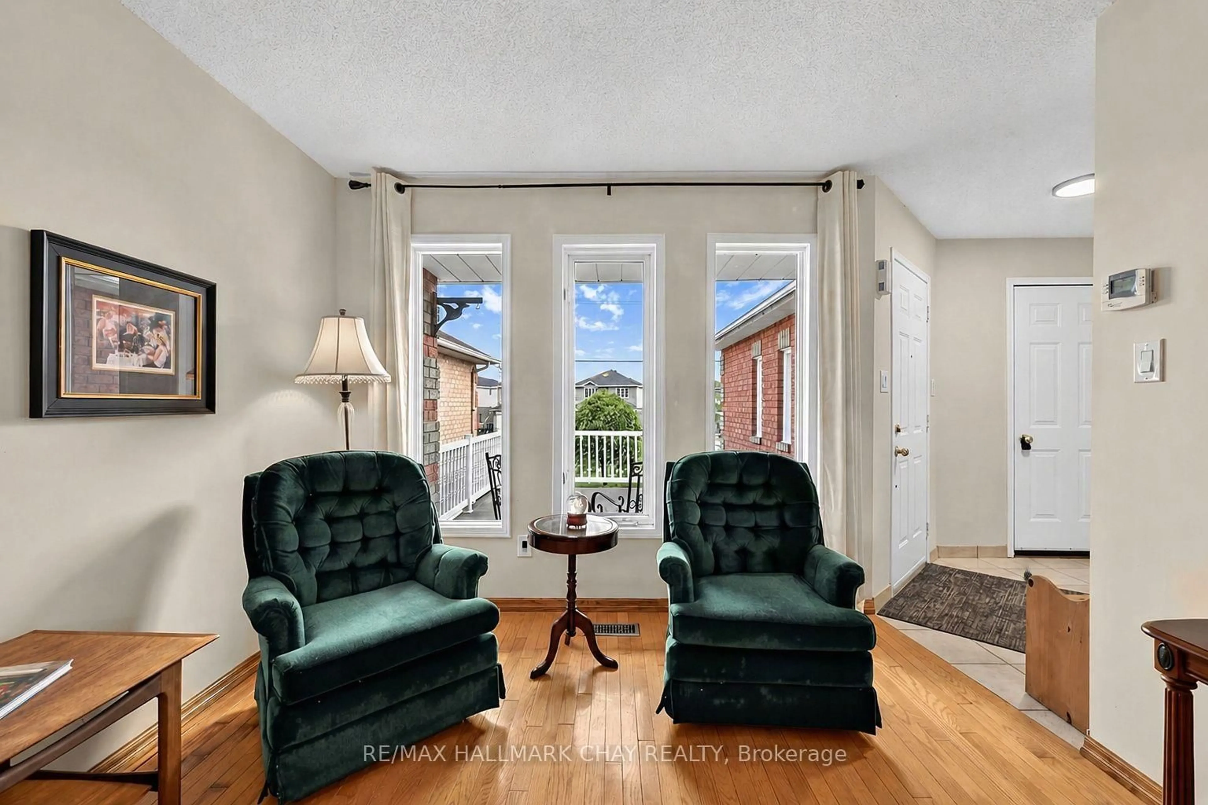 Living room with furniture, unknown for 436 Simcoe Rd, Bradford West Gwillimbury Ontario L3Z 3A1