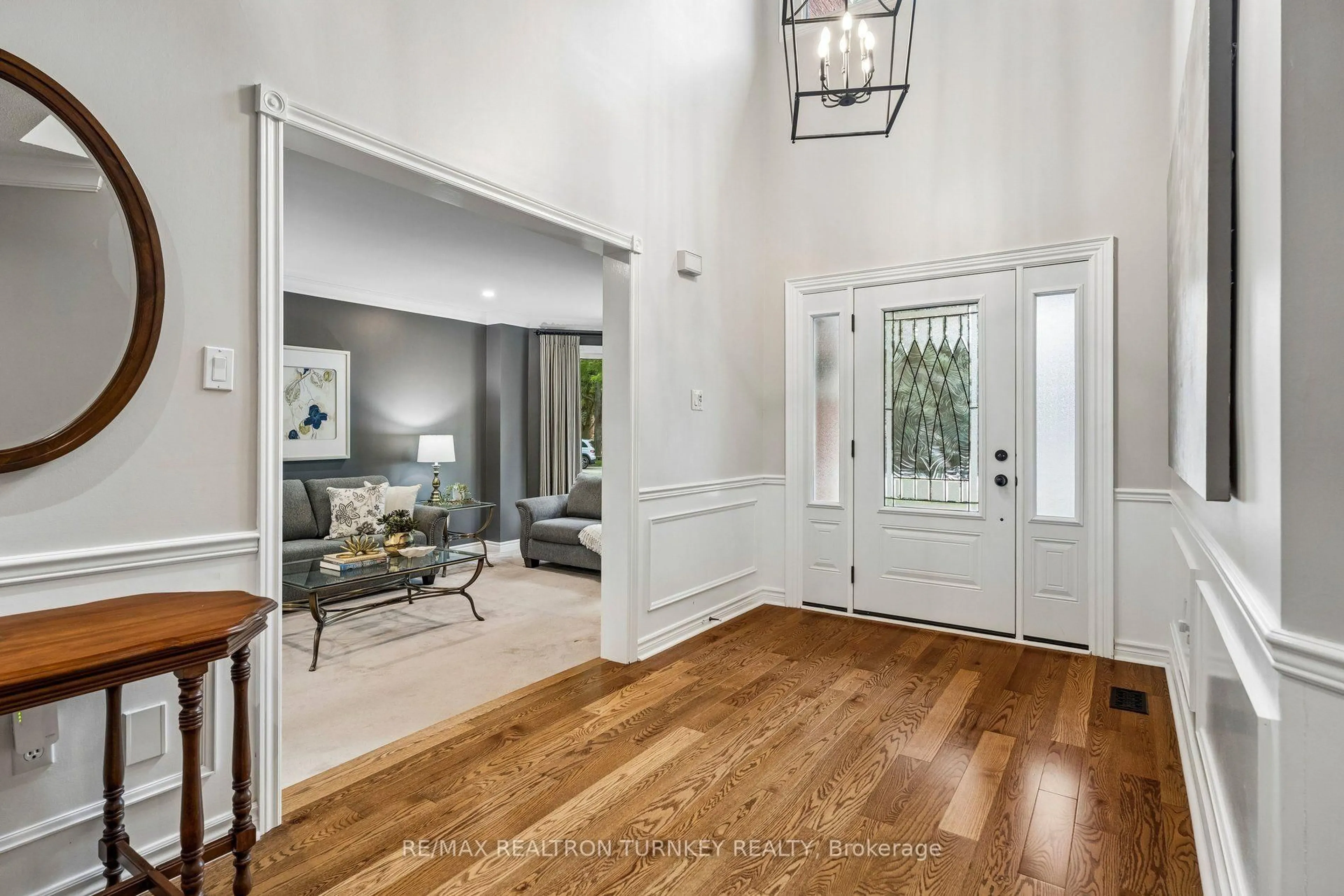 Indoor entryway for 1004 Portminster Crt, Newmarket Ontario L3X 1L9