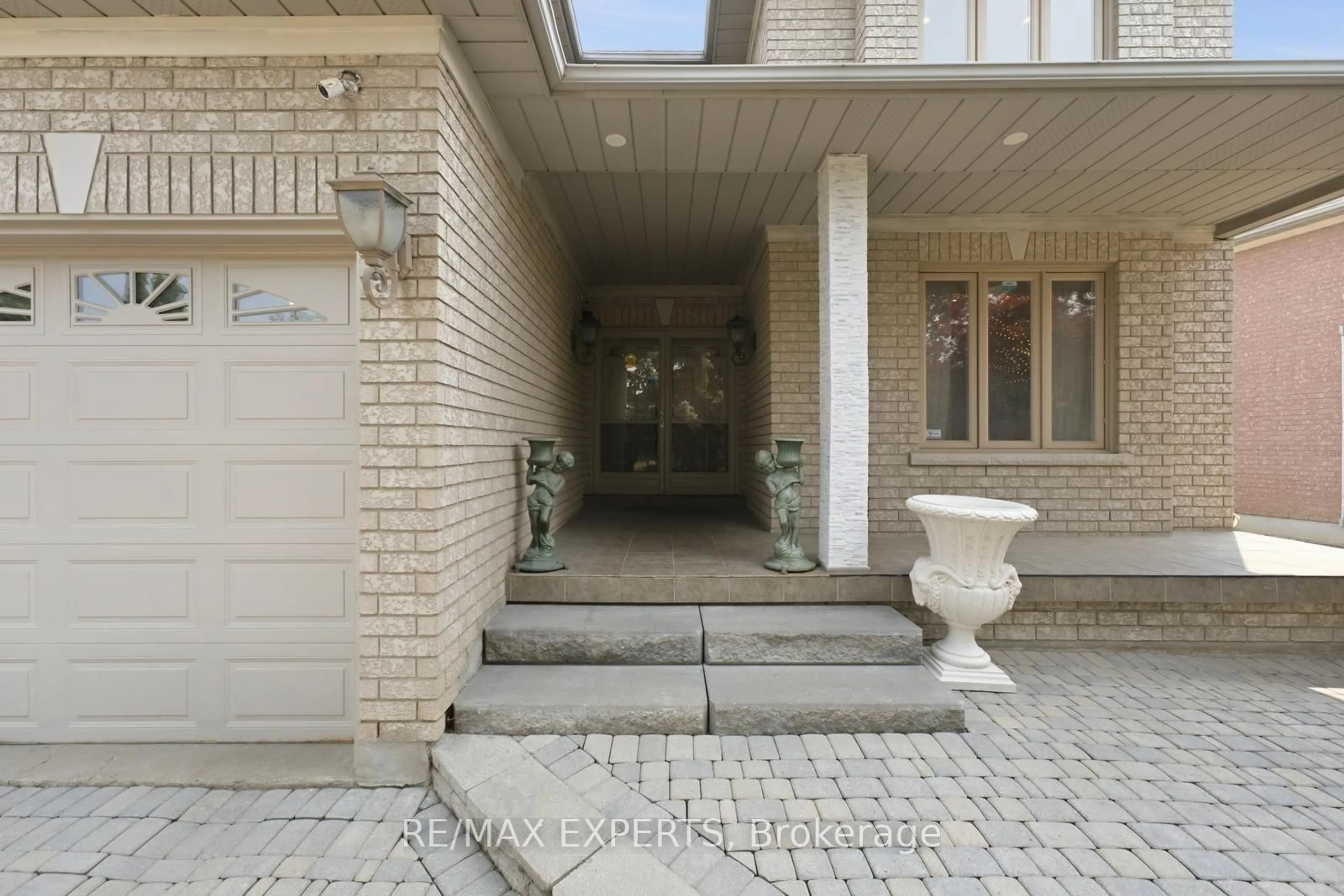 Unknown for 215 Velmar Dr, Vaughan Ontario L4L 8K3