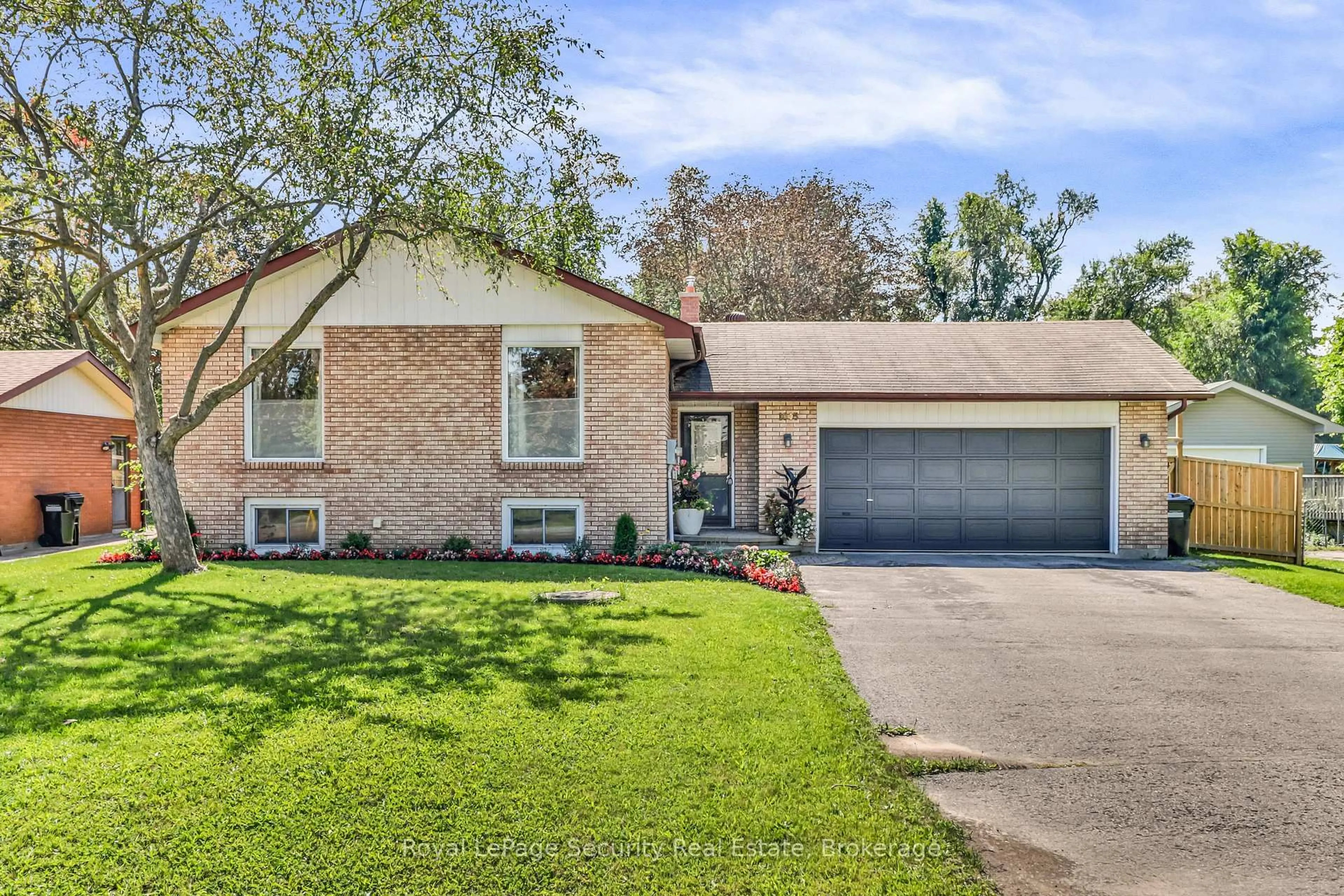 Home with brick exterior material, street for 1045 Lebanon Dr, Innisfil Ontario L9S 2B7