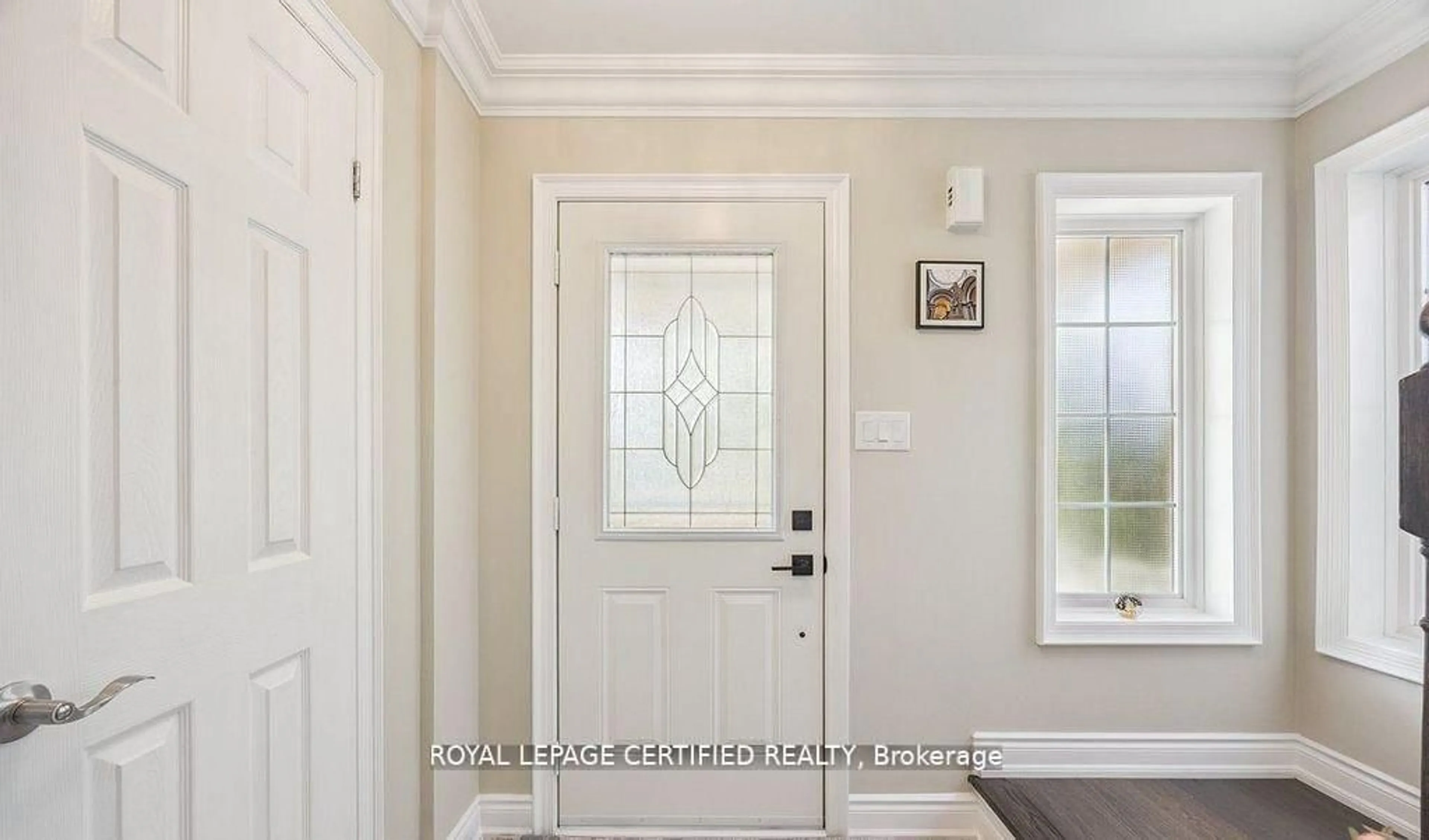 Indoor entryway for 1286 Forest St, Innisfil Ontario L9S 1Z7