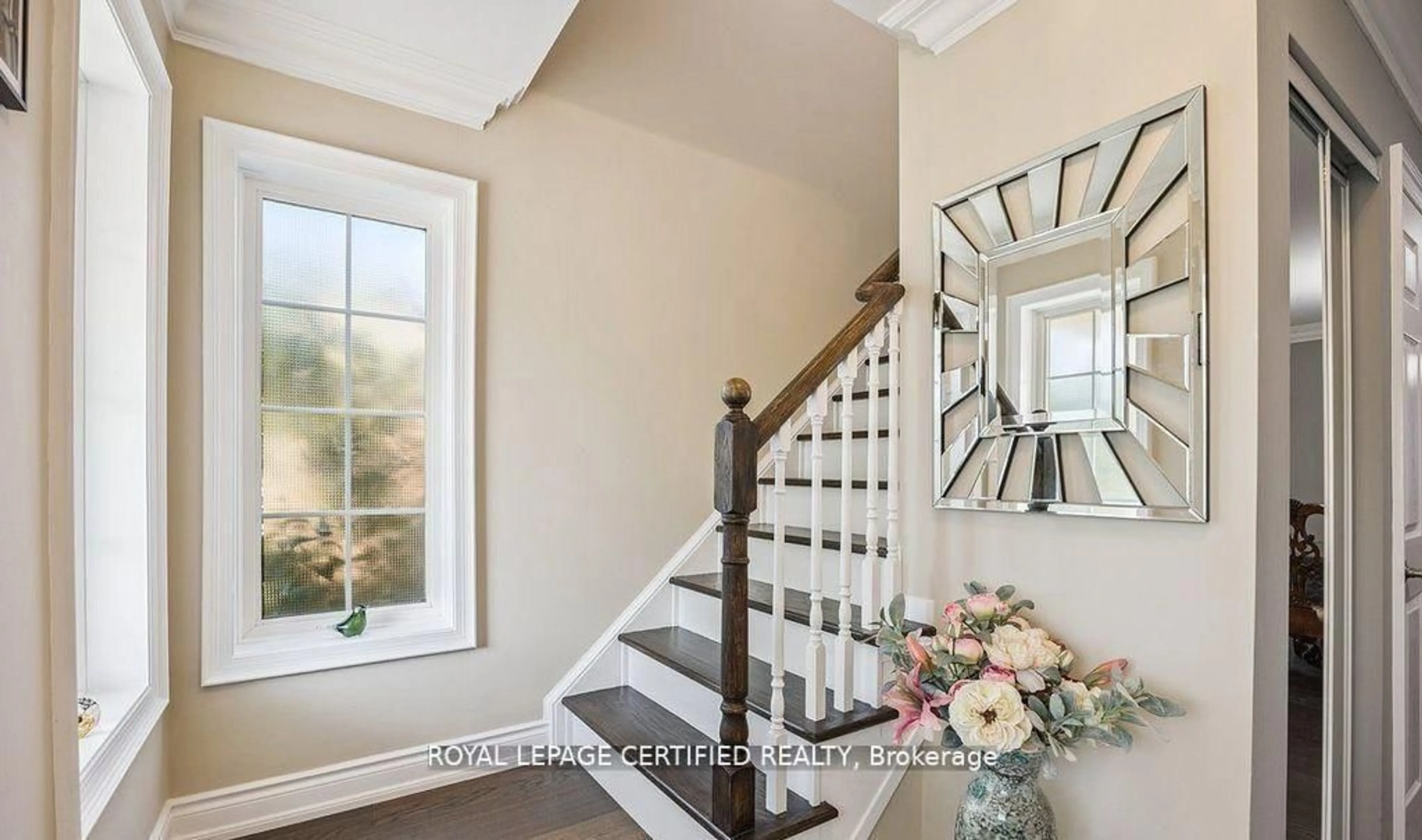 Indoor entryway for 1286 Forest St, Innisfil Ontario L9S 1Z7