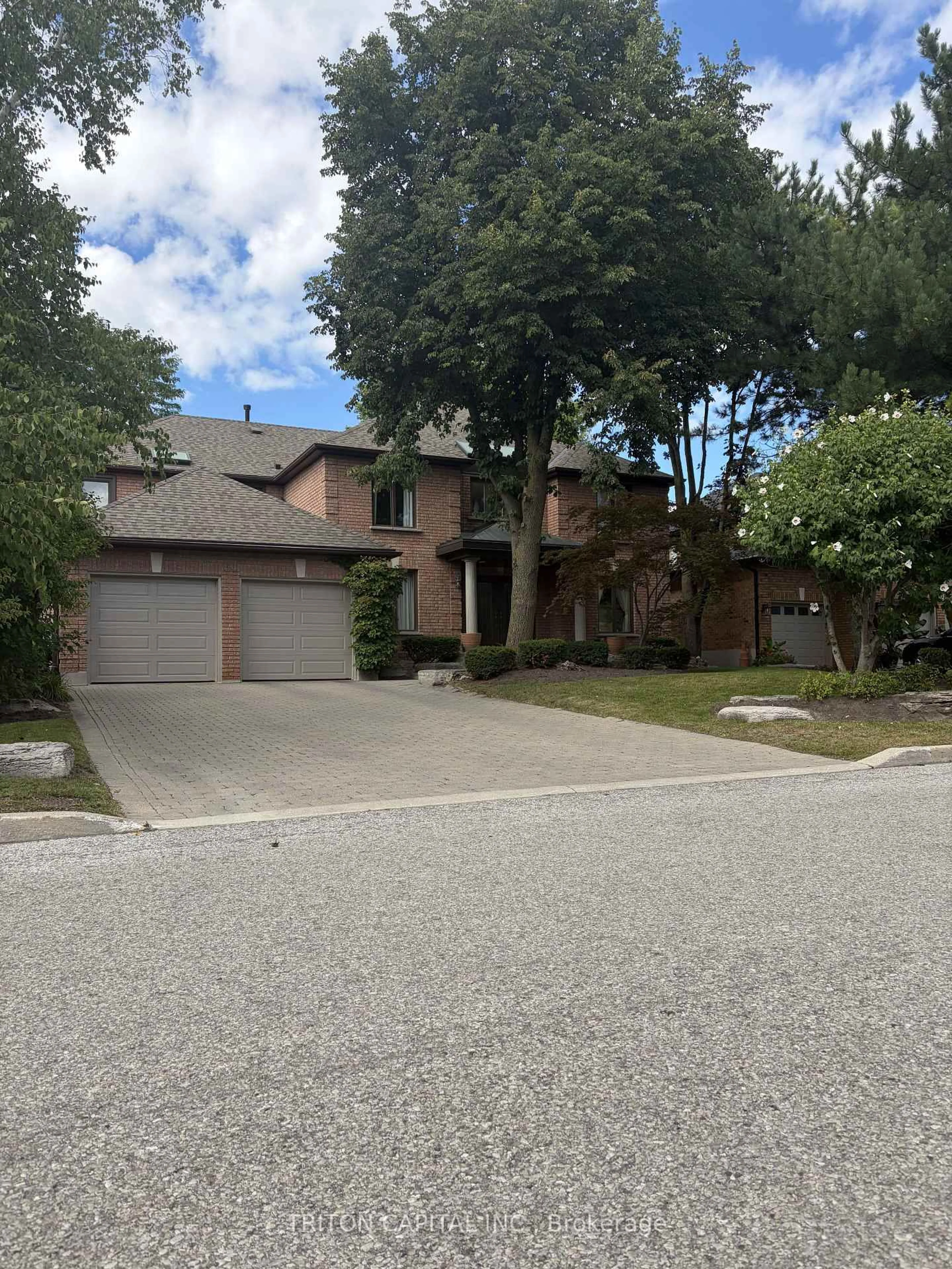 A pic from outside/outdoor area/front of a property/back of a property/a pic from drone, street for 64 Dianawood Rdge, Vaughan Ontario L4L 6X9