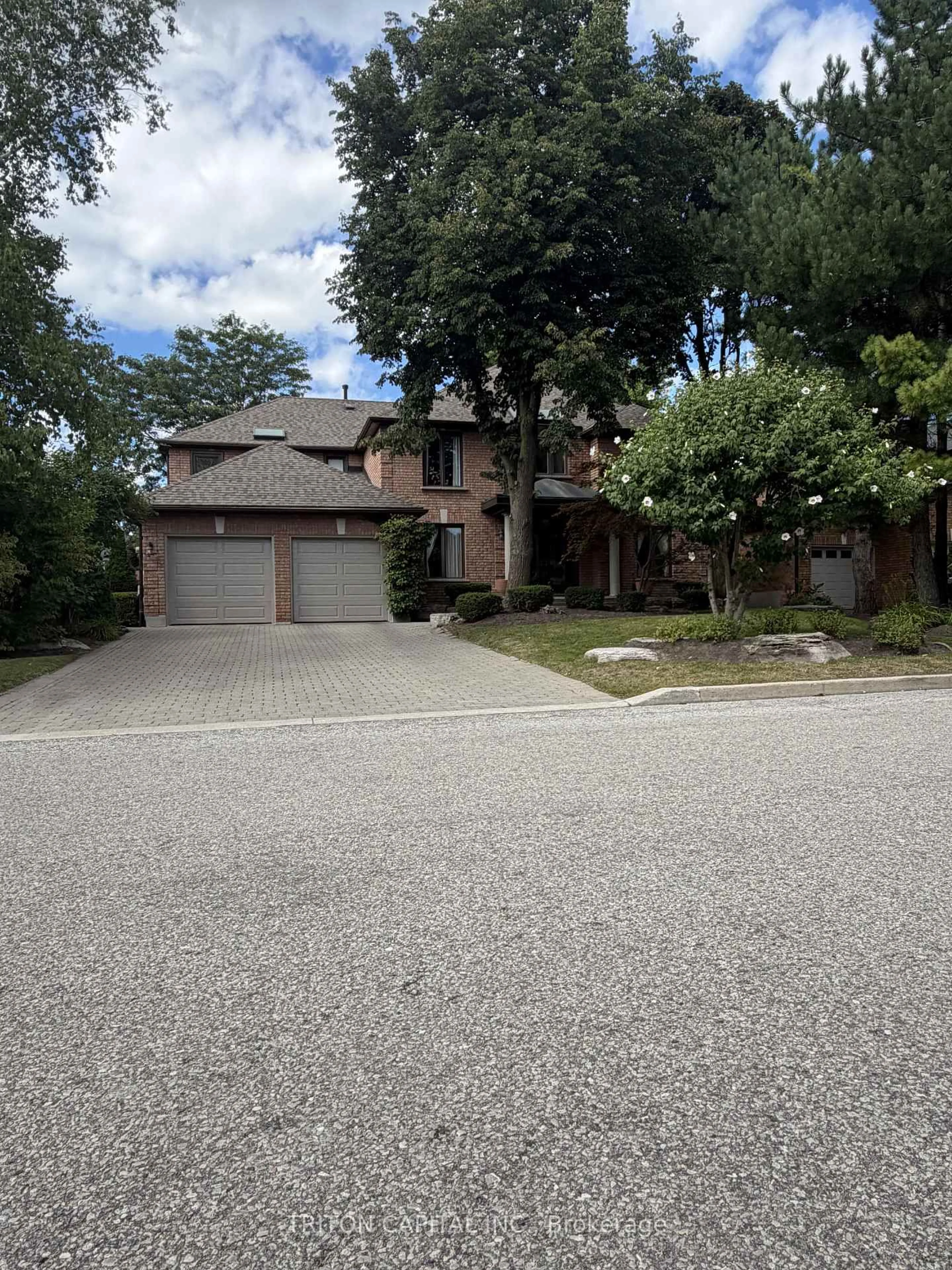 A pic from outside/outdoor area/front of a property/back of a property/a pic from drone, street for 64 Dianawood Rdge, Vaughan Ontario L4L 6X9
