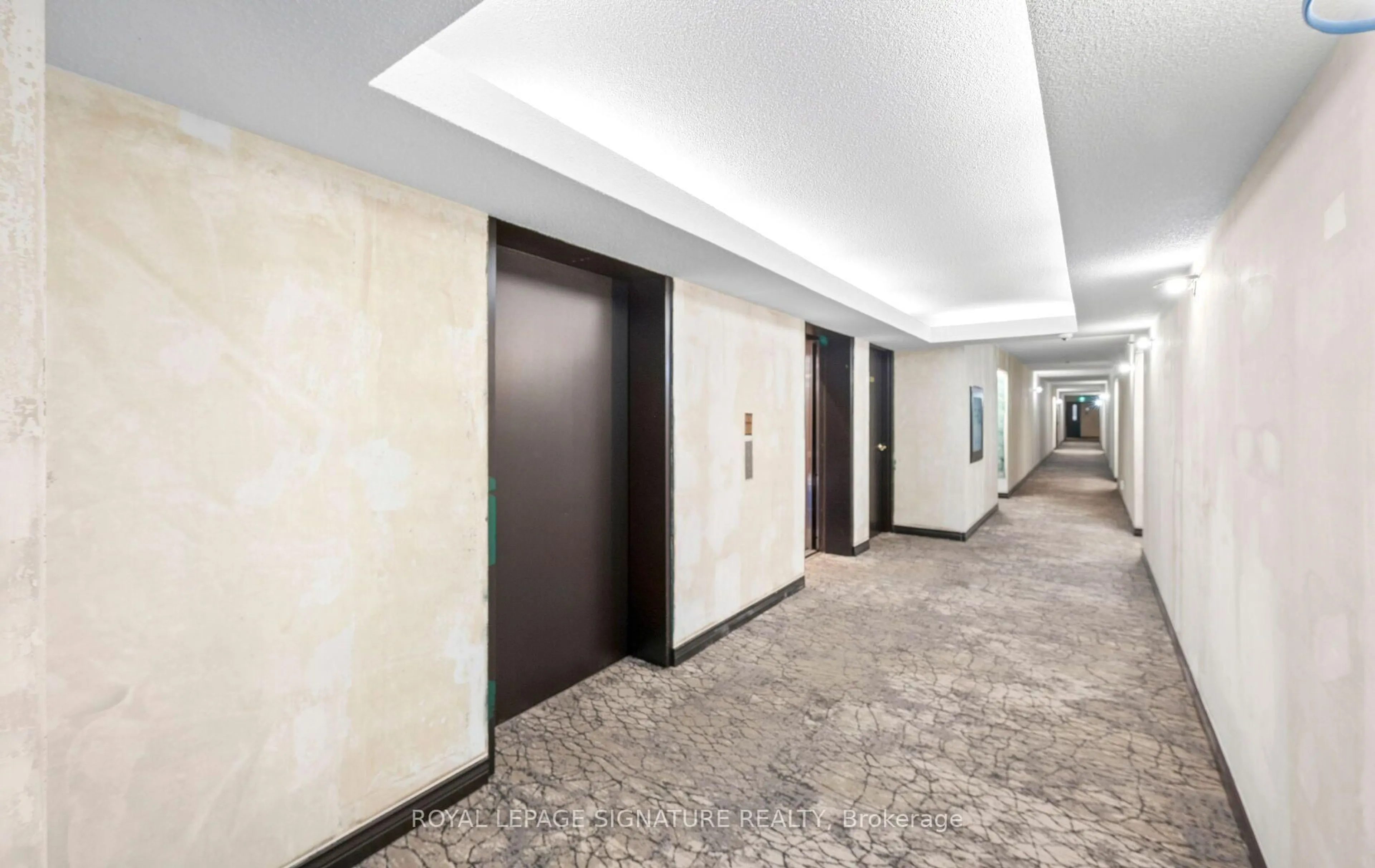 Indoor foyer for 175 Cedar Ave #202, Richmond Hill Ontario L4C 9V3